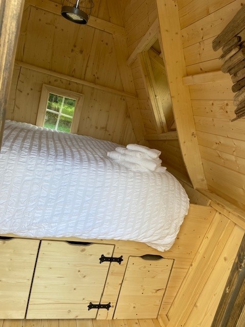 La Cabane des Farfadets : une échappée enchantée en Bretagne à Boisgervilly — chambre