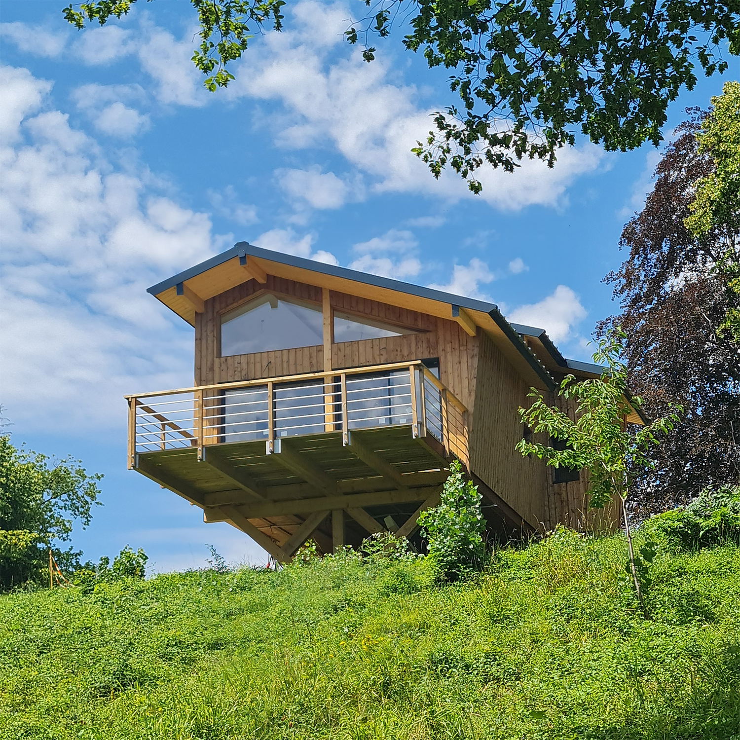 Cabane la Perle : une échappée sur pilotis en Franche-Comté à Dole — vue intérieure
