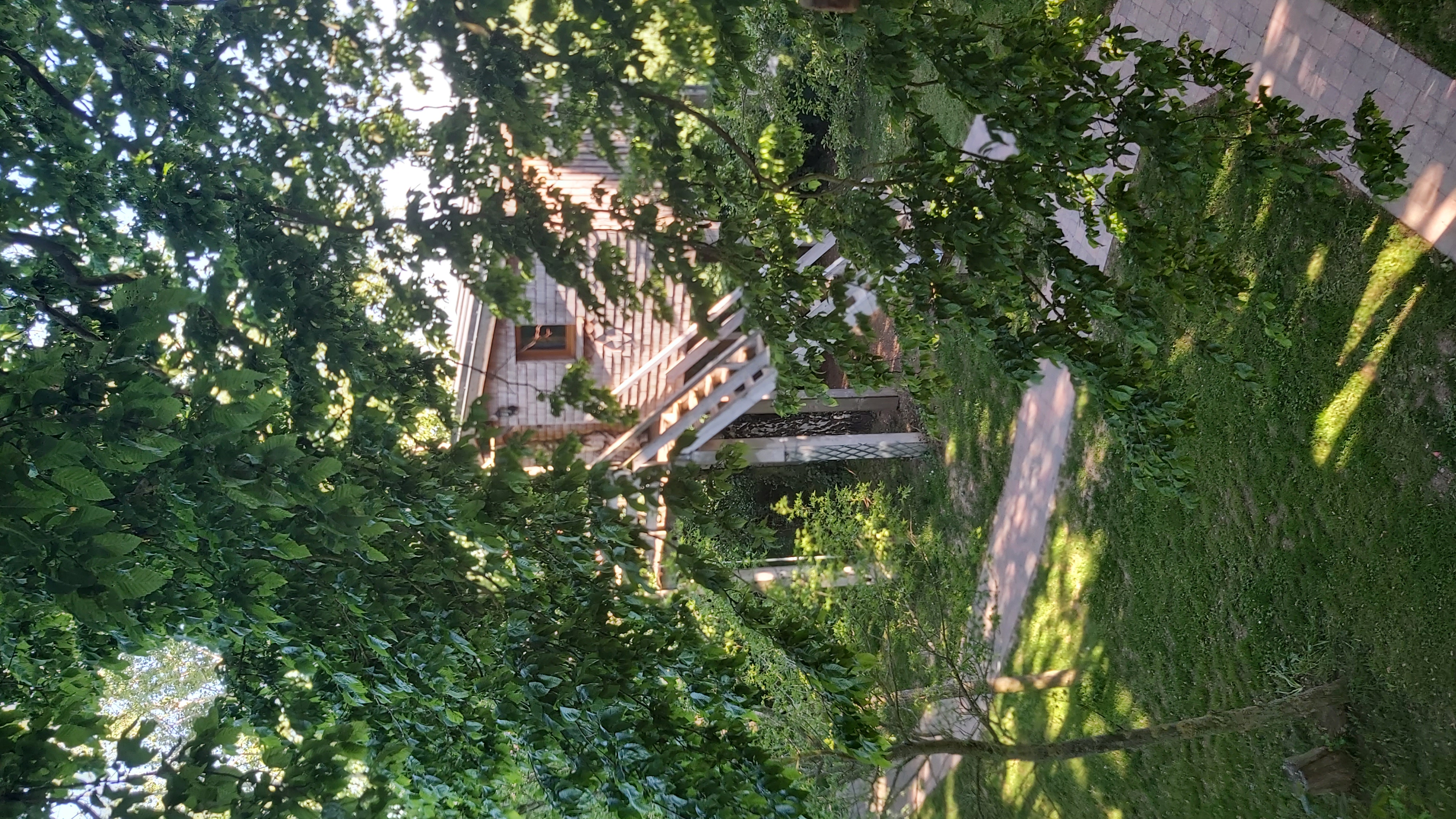 L'Ours Brun : une cabane sur pilotis au cœur de la Picardie à Essuiles — vue intérieure