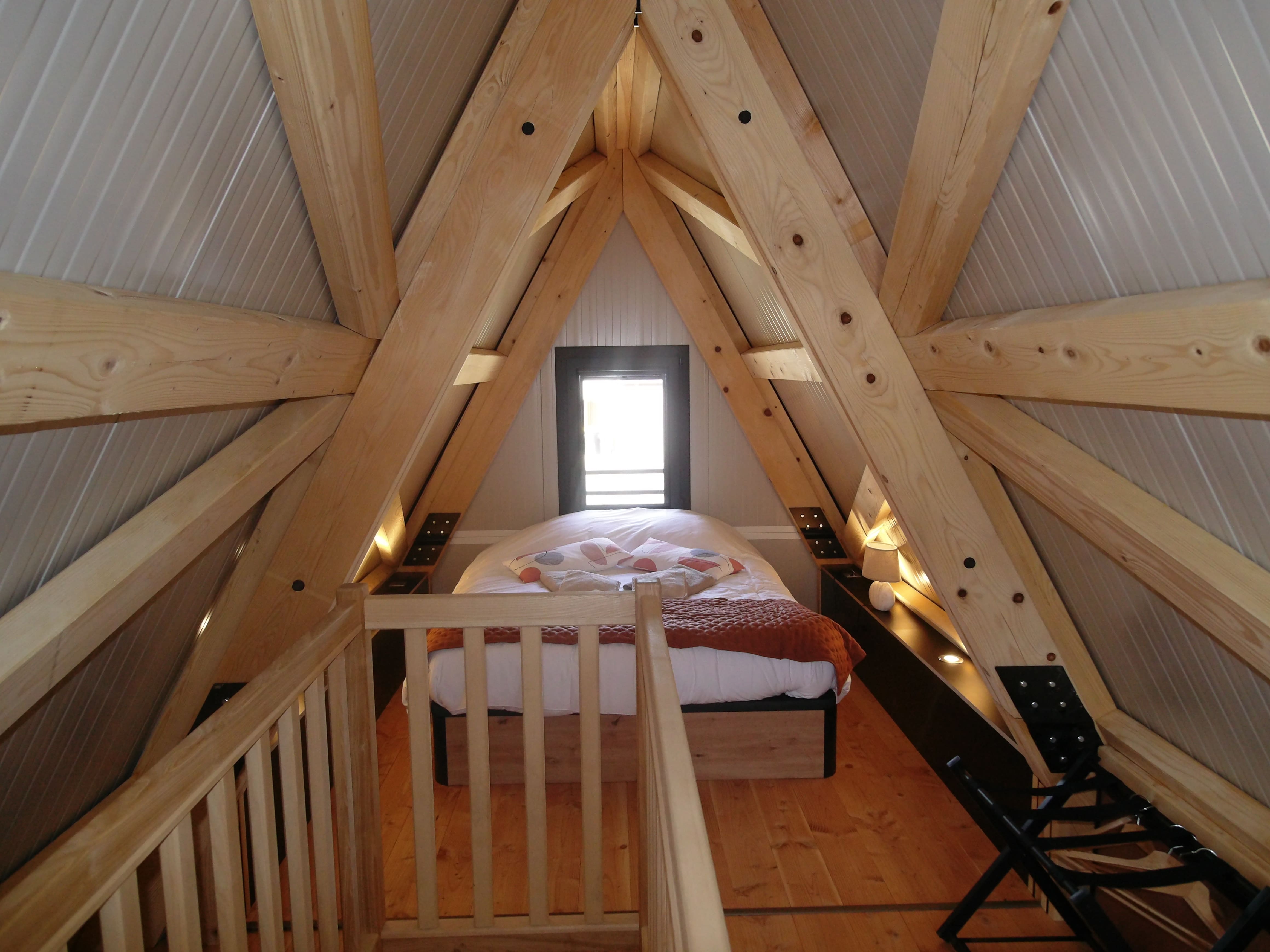 Le Tipi Françoise : un chalet enchanteur en pleine nature à Blancs Coteaux — vue intérieure