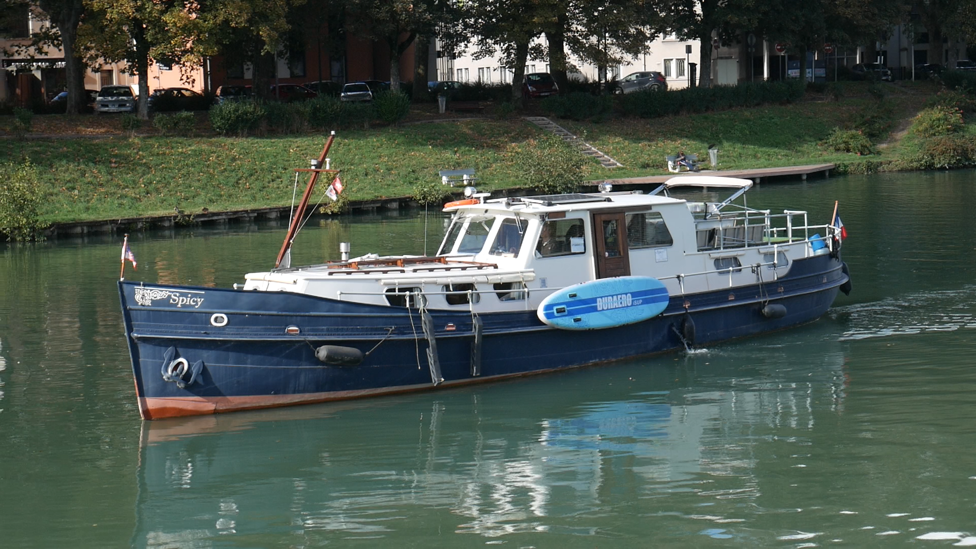 Bateau Spicy — Nuit atypique avec spa à Meaux en Seine-et-Marne