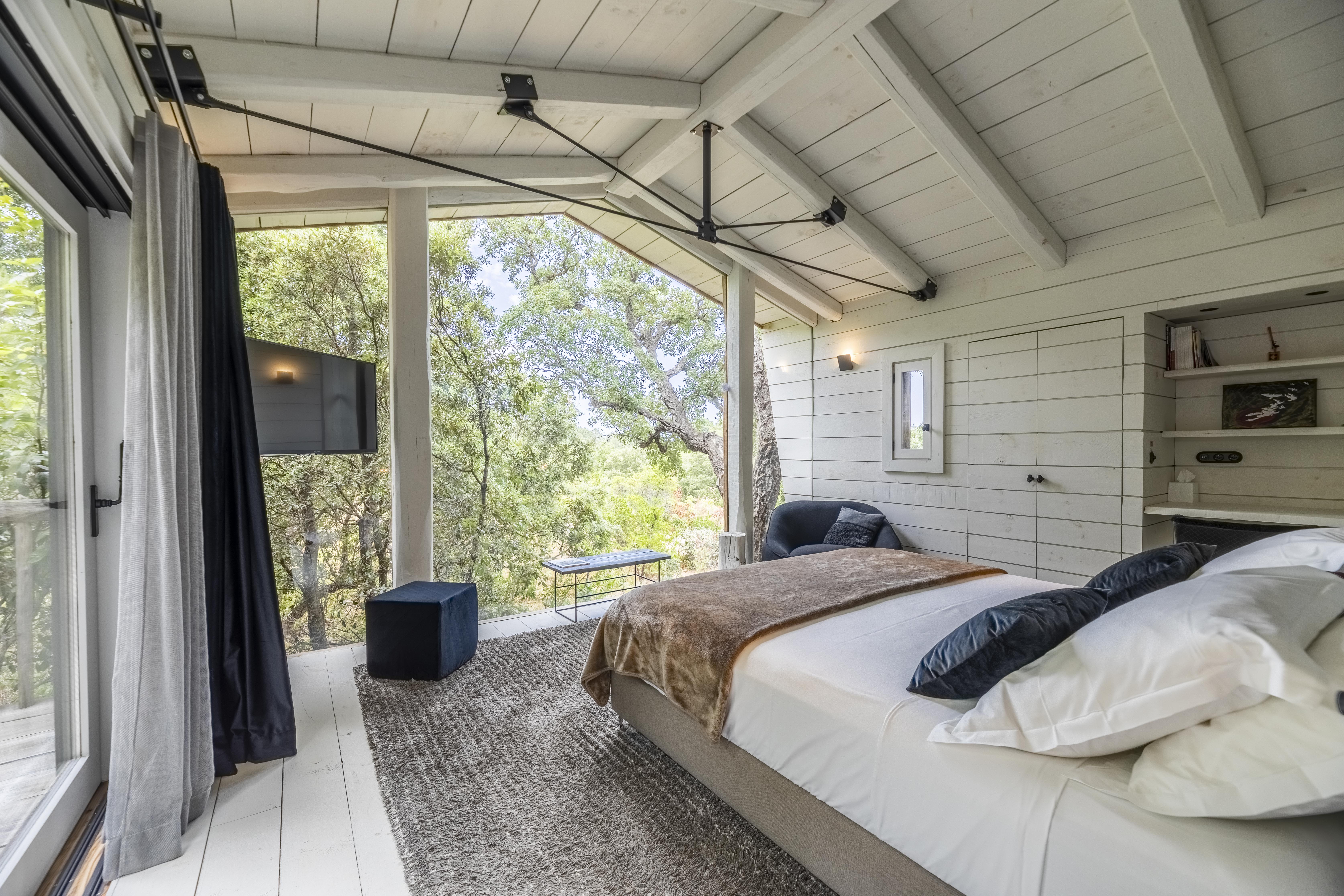 Orion, Cabane Casanghjulina — Cabane dans les arbres avec spa en Corse à Azilone-Ampaza — chambre