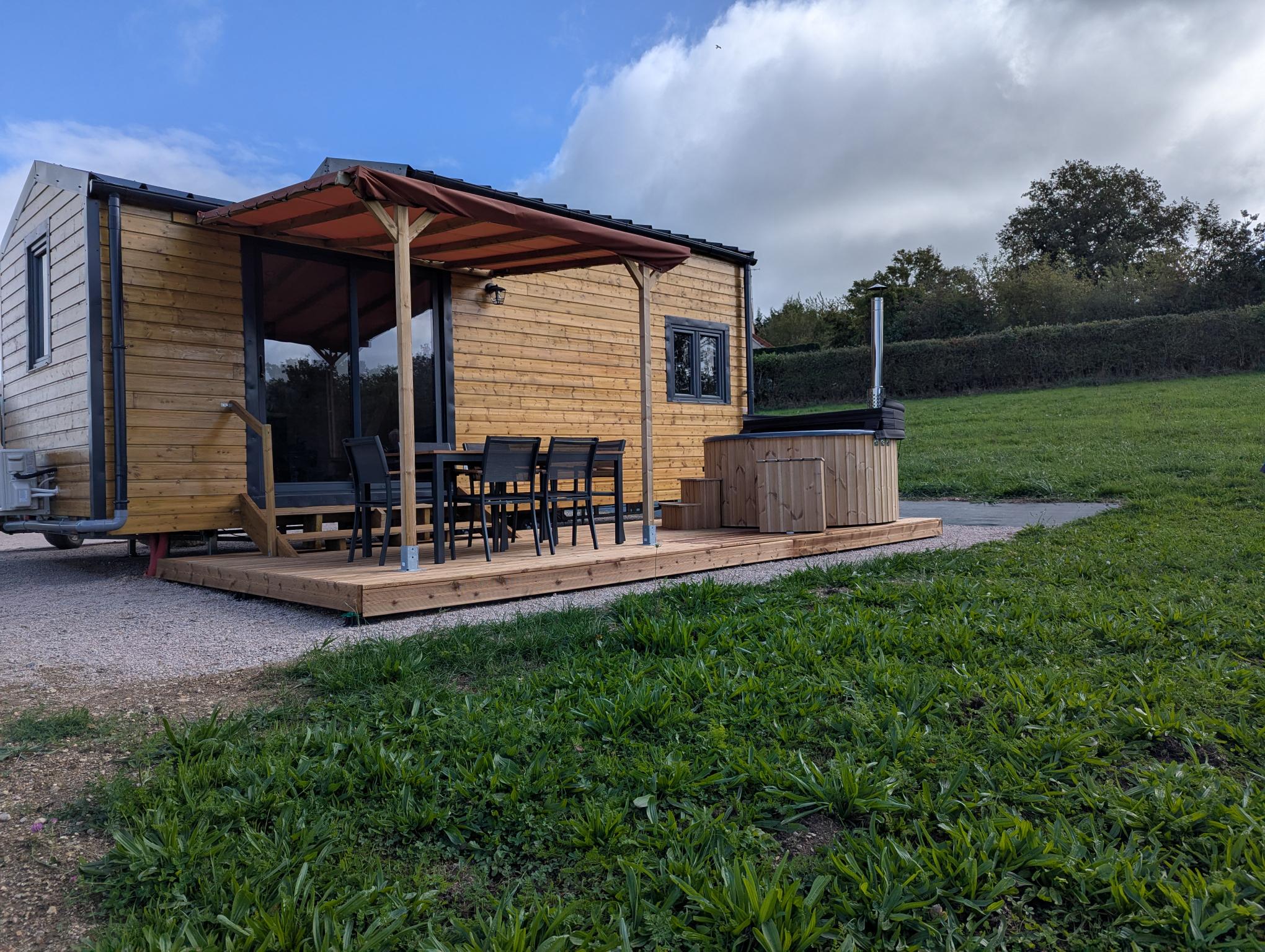 Tiny house du bois prié — Séjour avec spa à Allier