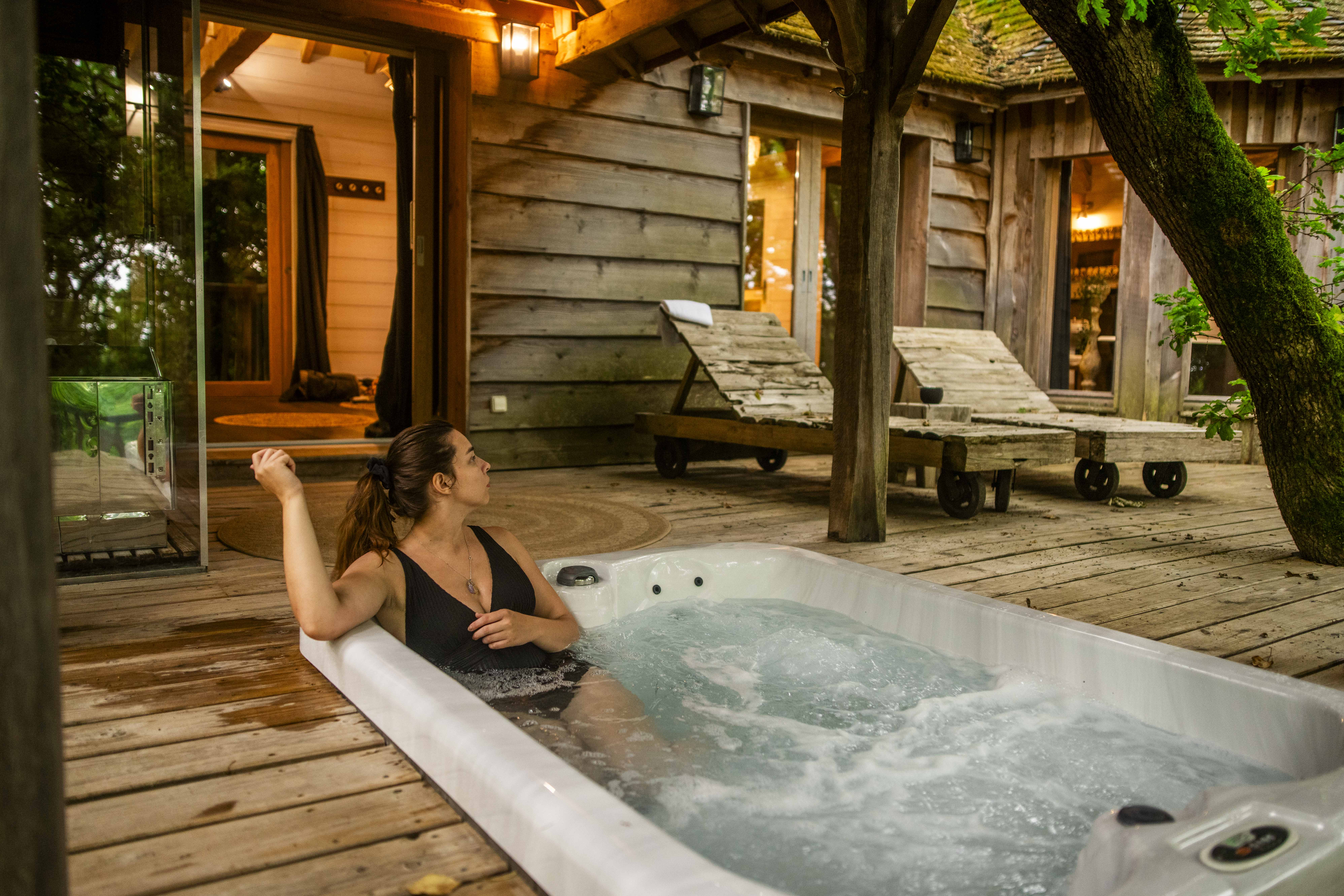 Cabane Château Puybeton & Spa : une expérience unique en Aquitaine à Beaumontois En Perigord — environnement naturel