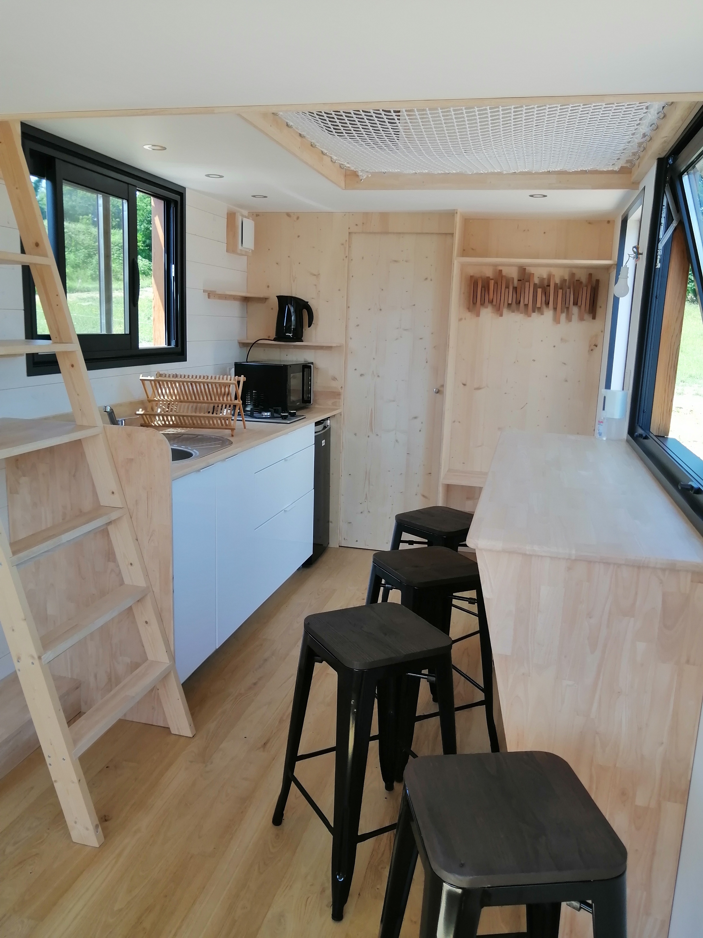 Tiny-House L'ours des Pyrénées — Séjour bien-être avec bain nordique à Hautes-Pyrénées à Tarbes — cuisine
