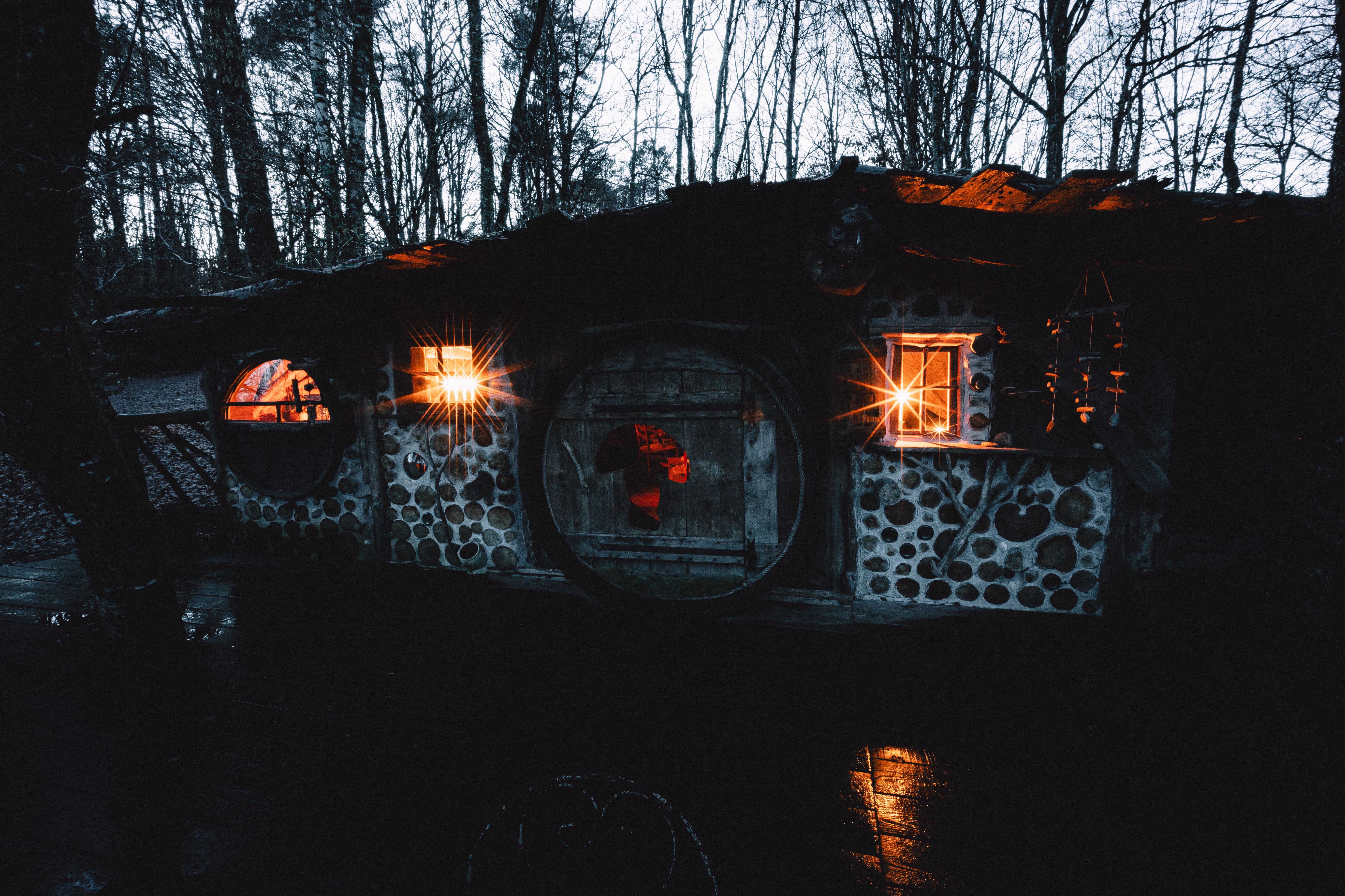 La cabane du Terrier — Maison de hobbit à 6m de hauteur en Corrèze à Brive-la-Gaillarde — salle de bain