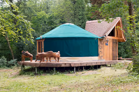 Yourte la Desirade — Yourte avec spa à Semur-en-Auxois (Côte-d'Or)
