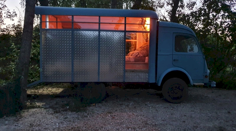 Le Truck-Lodge le GOELETTE : Une expérience inclassable en Provence à Saint-Andiol — vue intérieure
