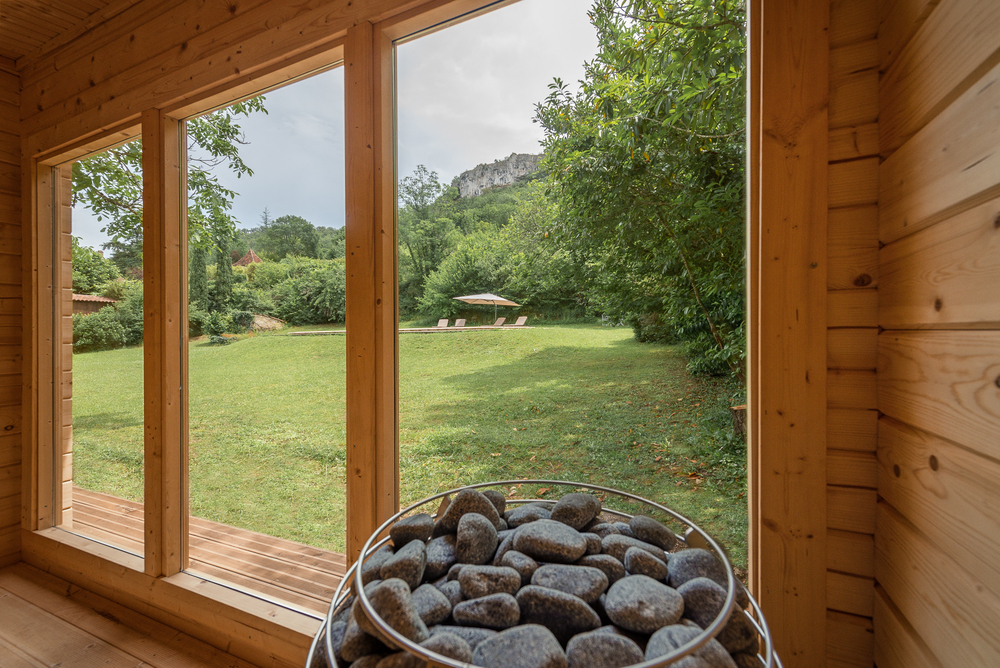 Chambre deluxe Ania au Manoir de Laroque Delprat : une expérience immersive en Midi-Pyrénées à Autoire — détail architectural