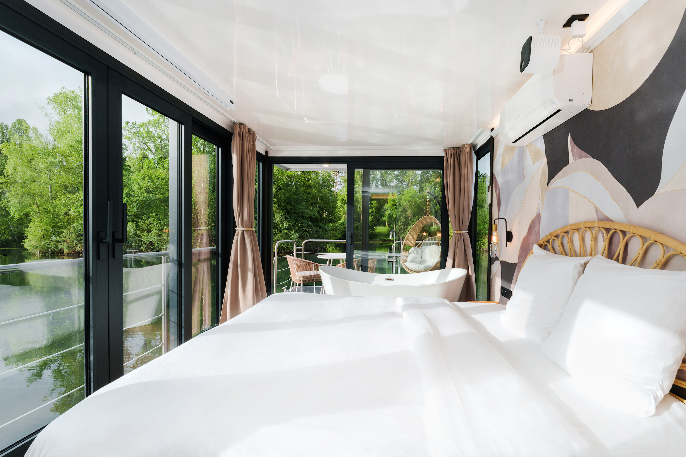 Reflet d'Amour : une expérience unique sur un House Boat en Île-de-France