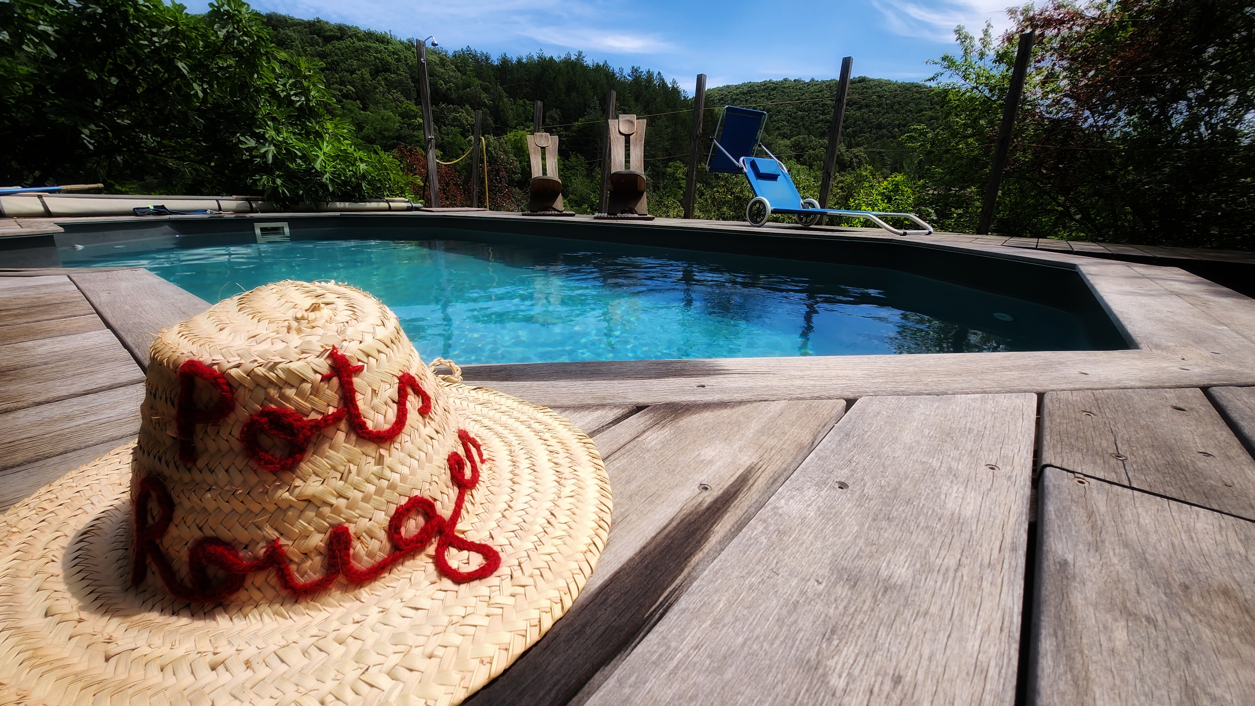 Le refuge des pots rouges — Cabane avec spa à Gard à Nîmes — salle de bain