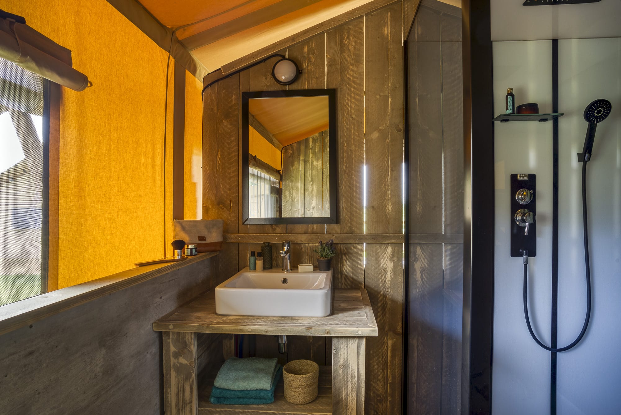 Lodge Serval : une expérience safari au cœur de la nature à Pressac — vue depuis la terrasse