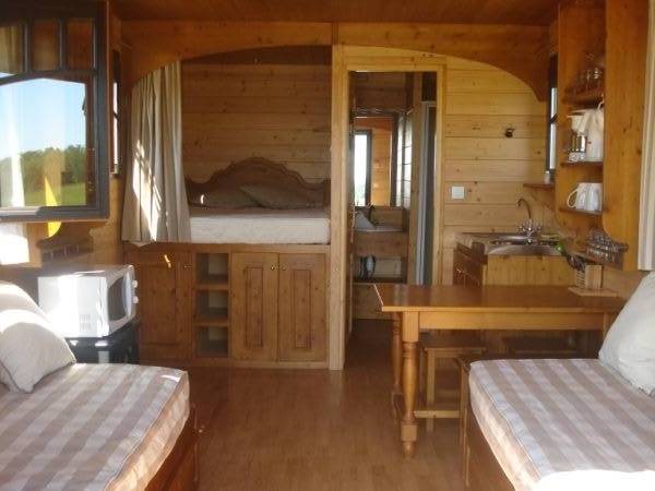 Roulotte Gîte Luxe d'Escapa — Séjour avec spa dans le Gers à Riguepeu — espace de vie