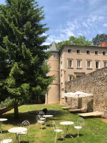 Cabane du Trappeur — Expérience glamping avec spa à Lyon à Lyon — détail architectural
