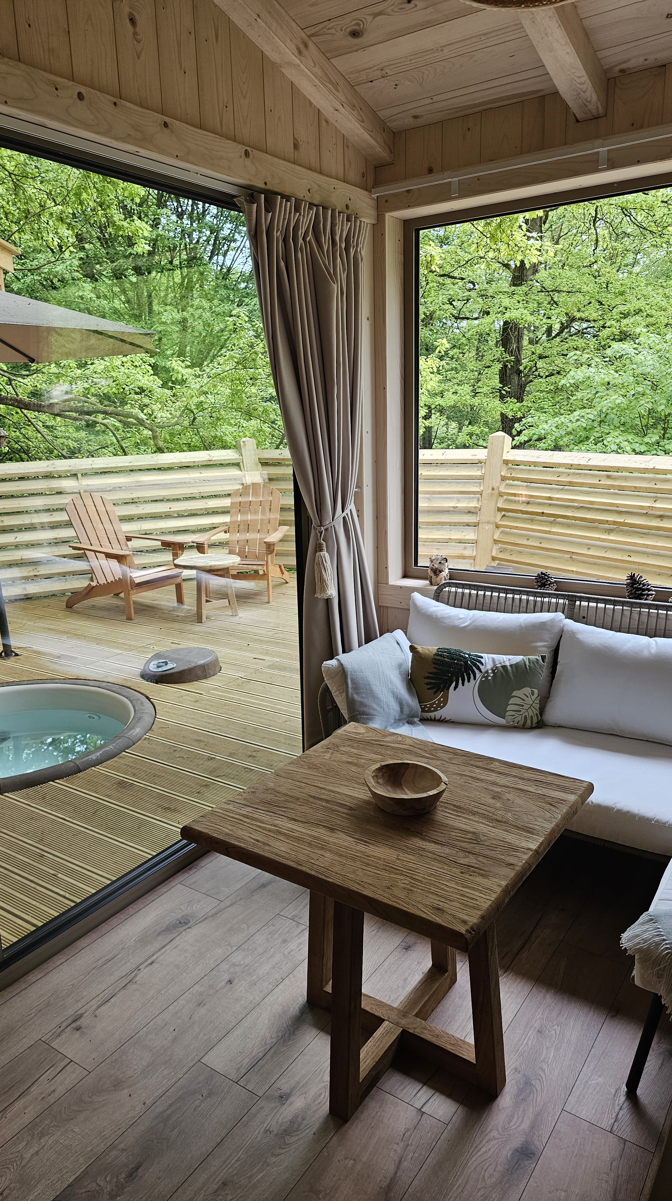 Cabane Spa Idylle : une expérience unique dans les arbres à Rosoy-En-Multien — vue depuis la terrasse
