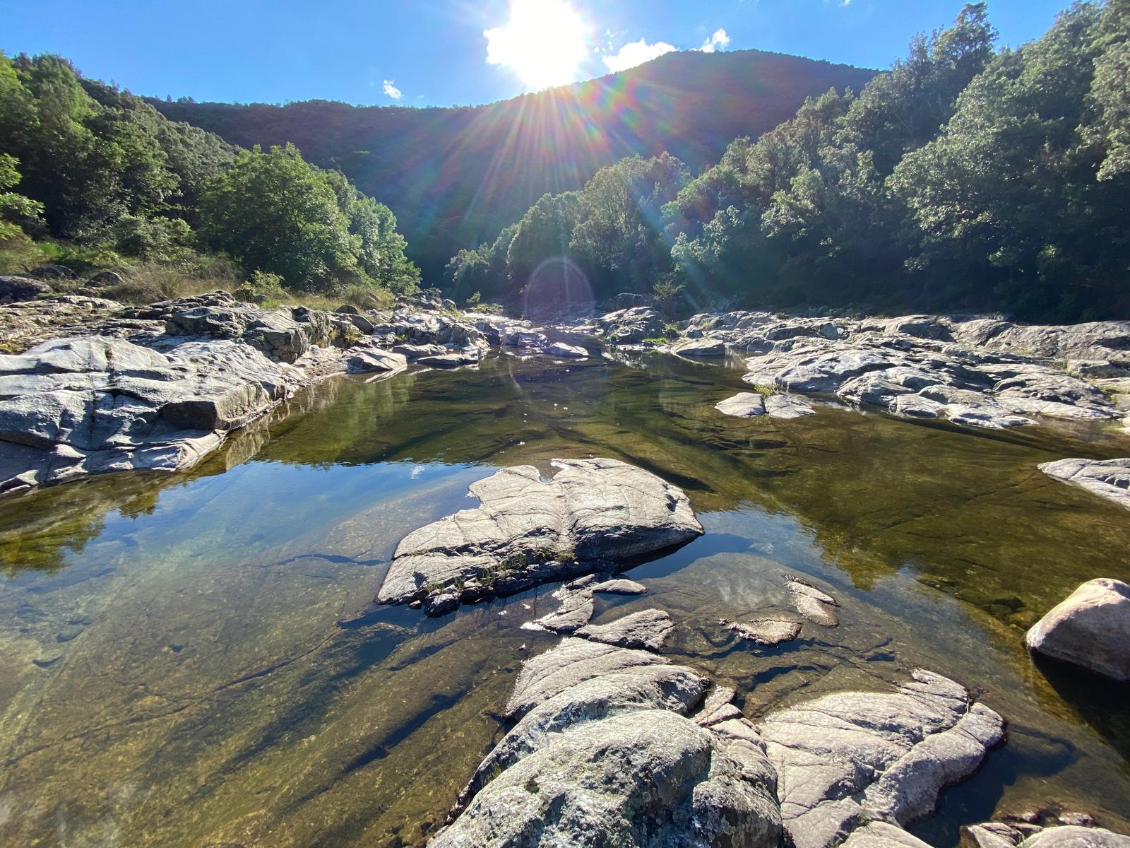 Ardeche river glamping — Tipi avec spa à 7m de la rivière en Ardèche à Le Teil — vue intérieure