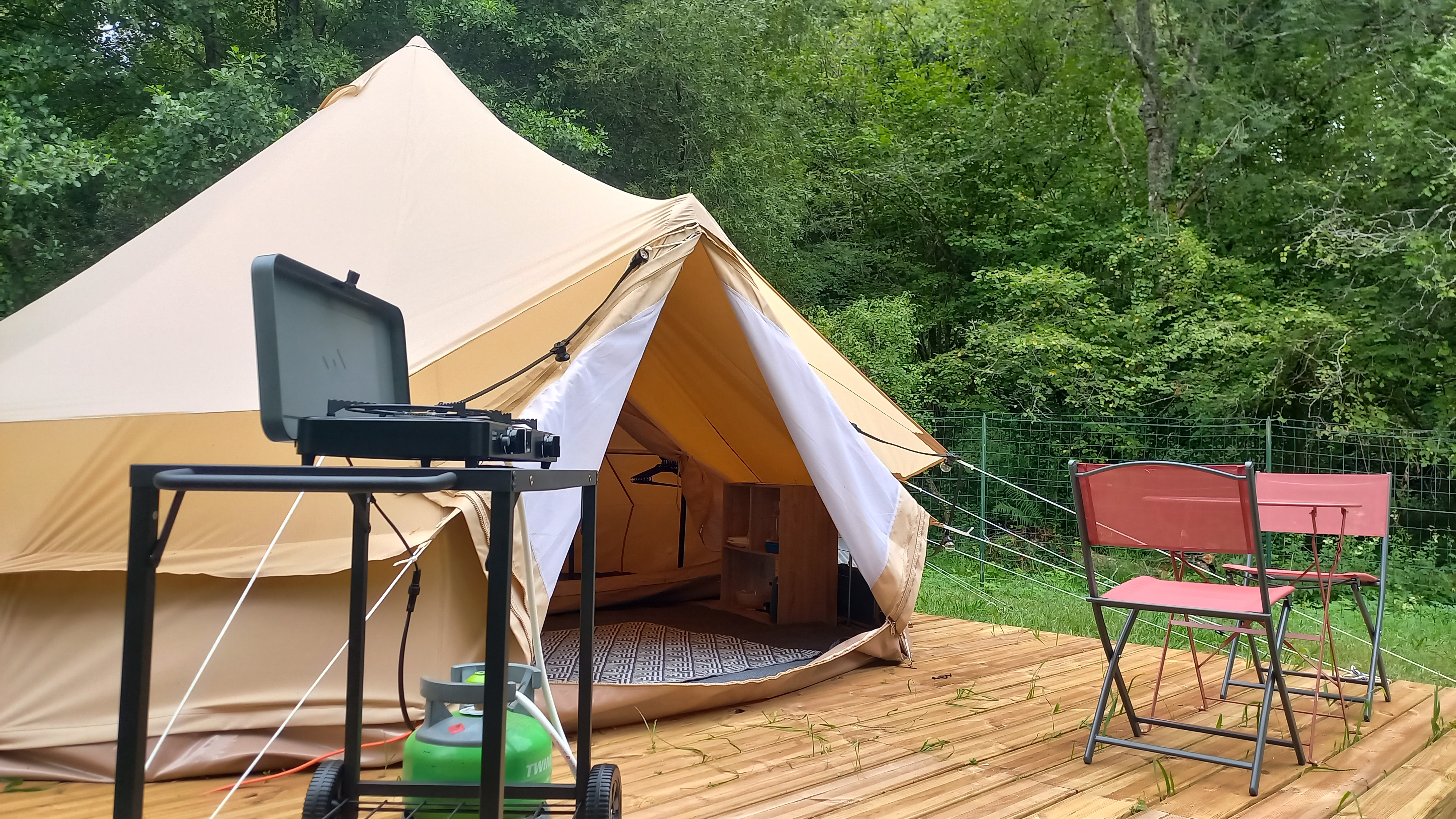 Tente Nori — Séjour nature avec spa à L'Orée du Bois, Pyrénées-Atlantiques à Pau — cuisine