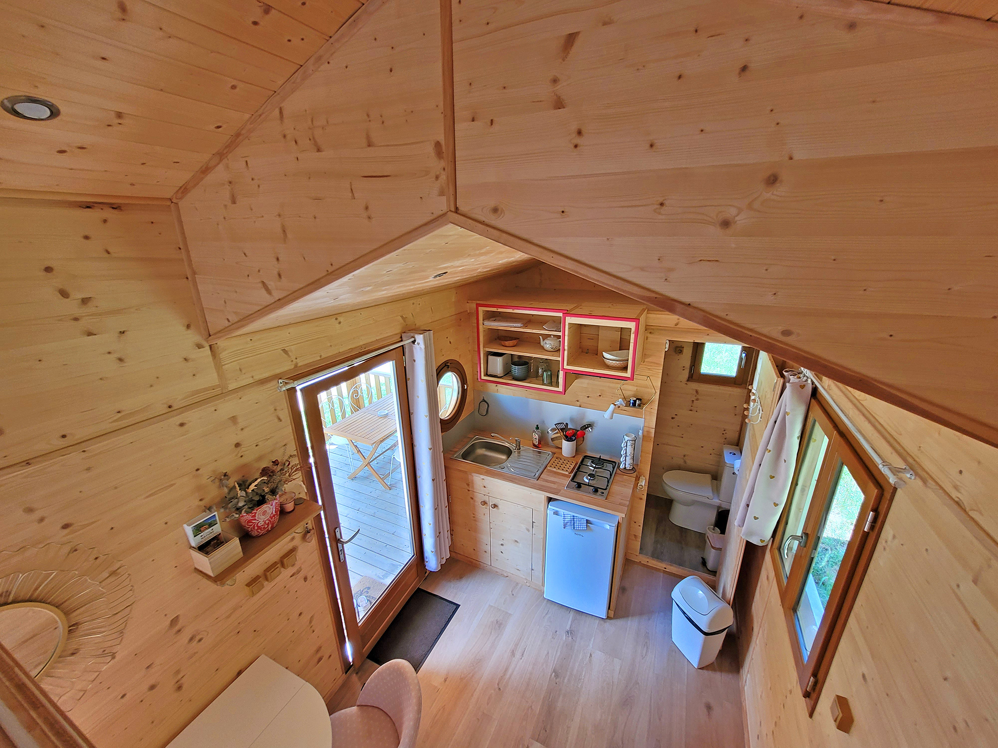Tiny house Eglantine — Escapade romantique avec spa à Gard à Alès — vue depuis la terrasse
