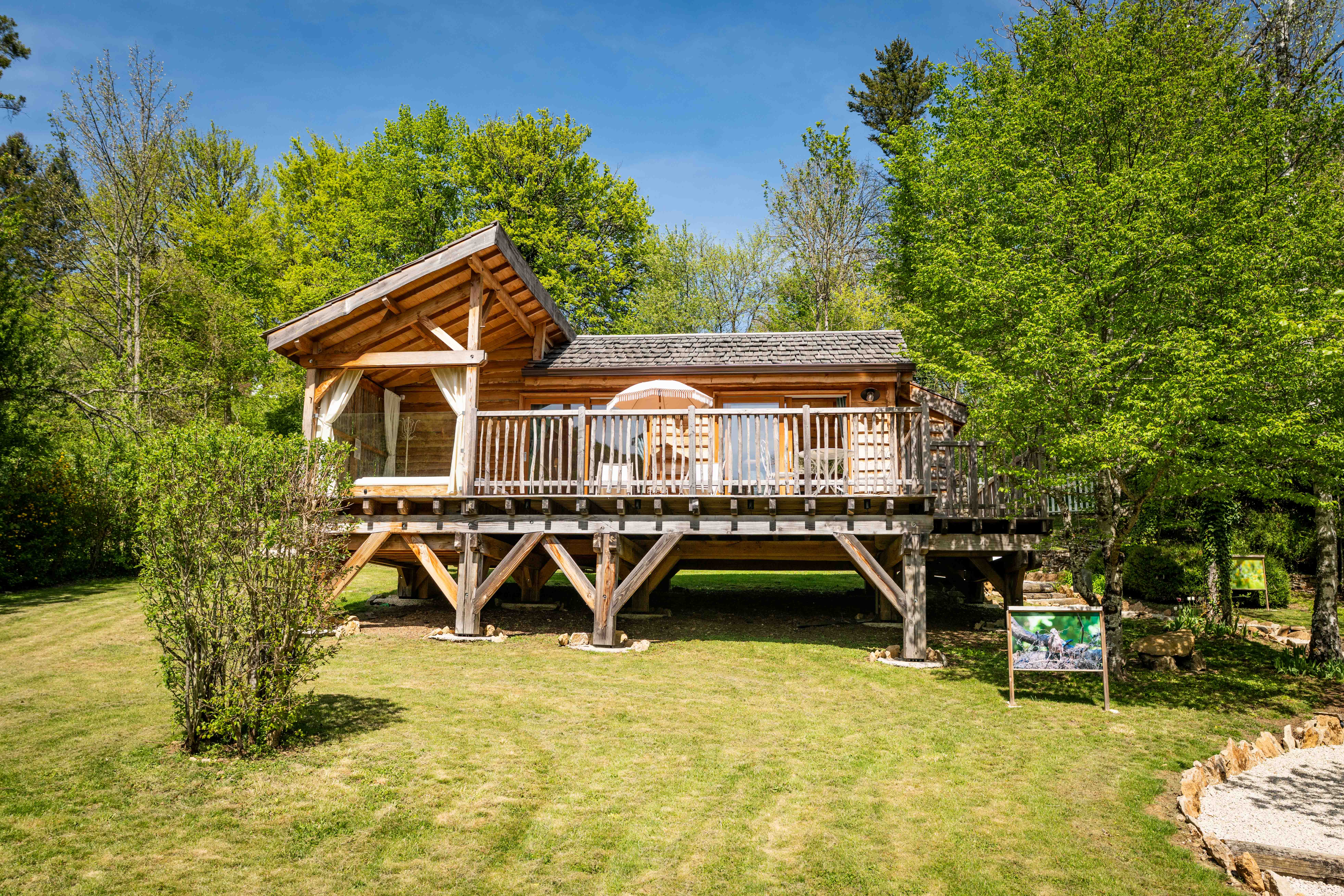 La cabane du Domaine des Ecus d'Or — Cabane sur pilotis avec spa à Côte-d'Or
