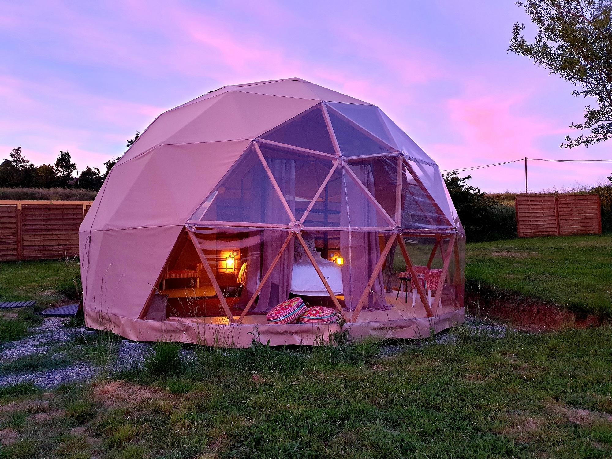 Dôme Spa Nyx — Séjour romantique avec jacuzzi à Haute-Garonne à Lussan-Adeilhac — détail architectural