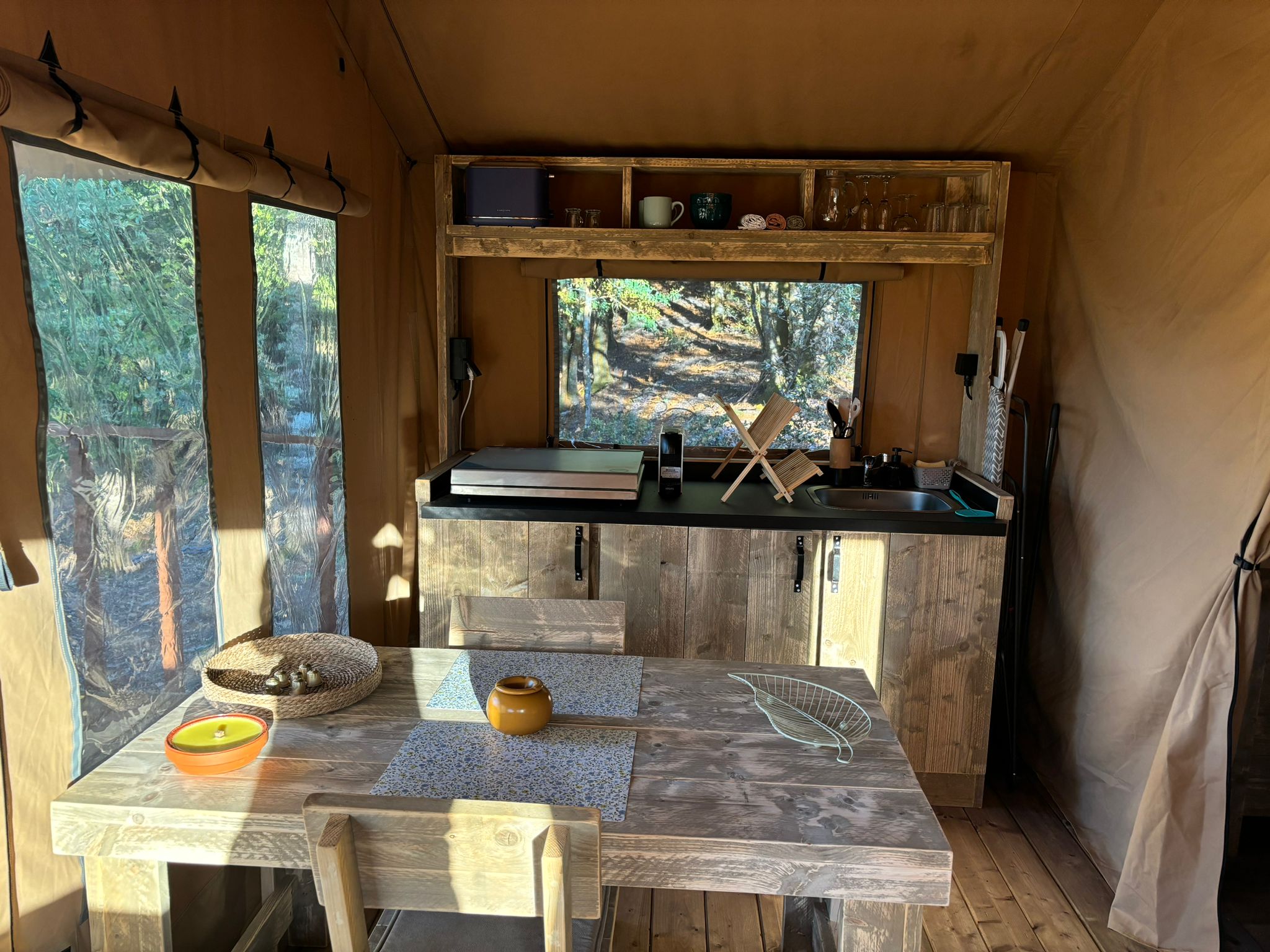 NASSA — Tente avec spa et vue panoramique en Corse-du-Sud à Olivese — chambre
