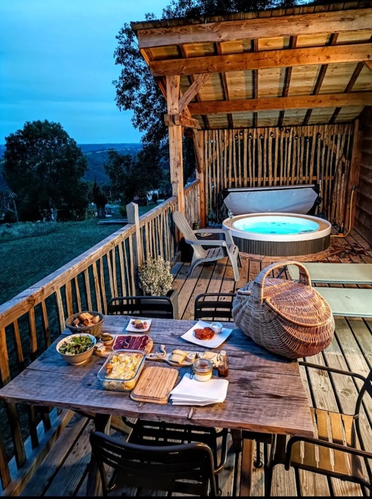 Cabane l'Embène & Spa : une escapade insolite en Auvergne à Carlat — espace de vie