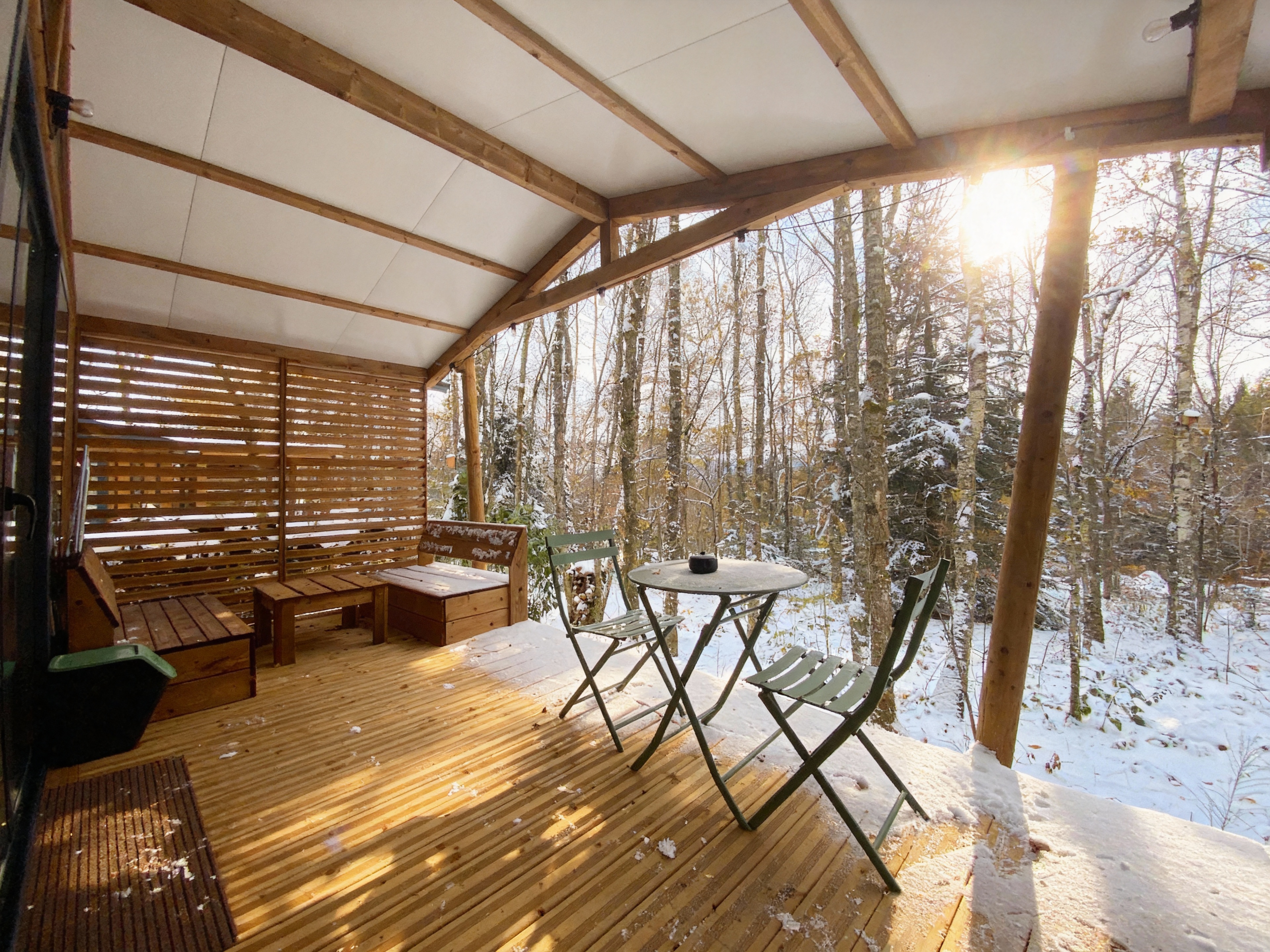 HY•Lødge Spa-2pers N°1 — Cabane avec spa privatif à Vosges à Épinal — espace de vie