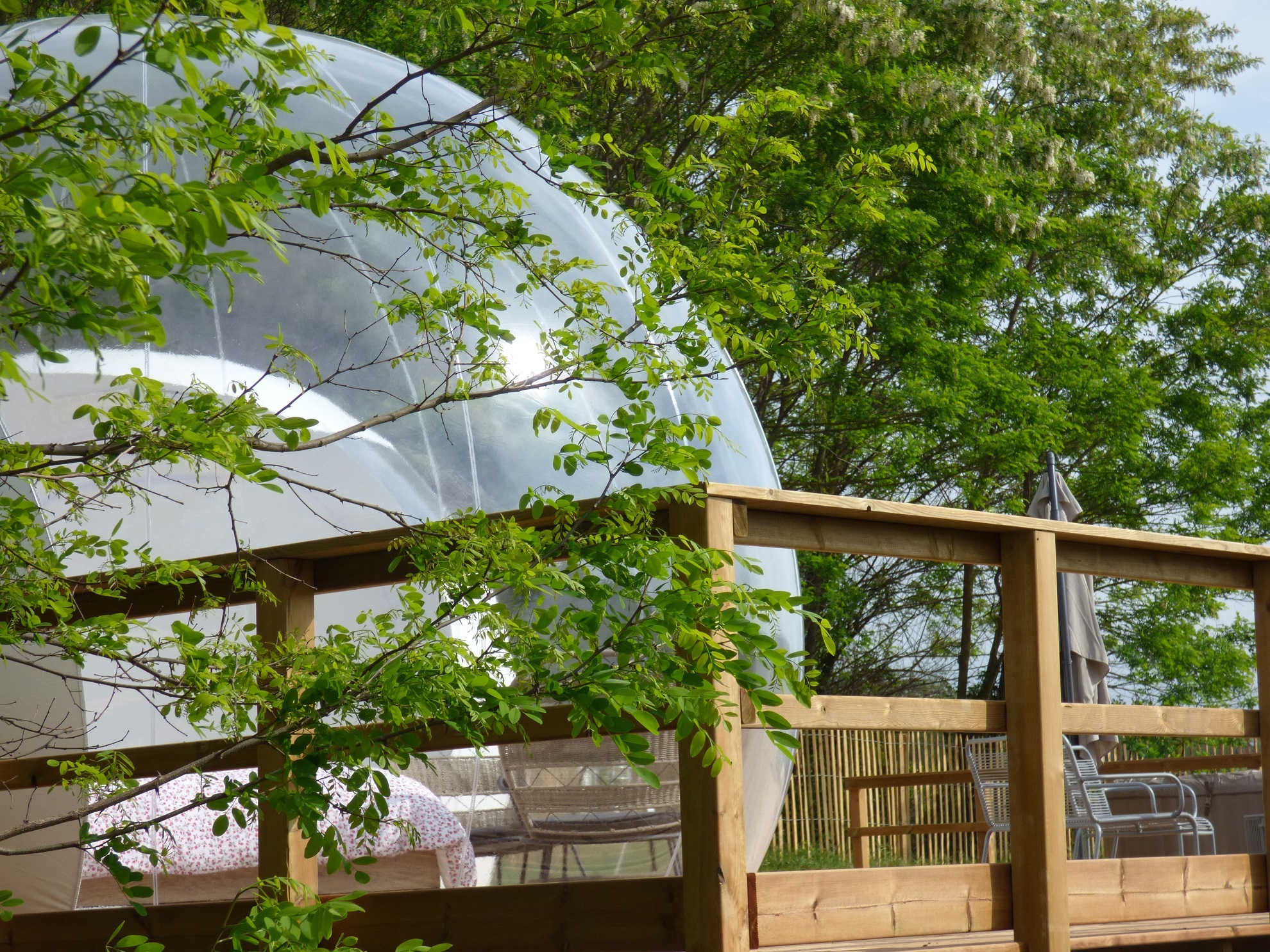 Évasion sensorielle dans une bulle spa en Rhône-Alpes à Jarcieu — environnement naturel