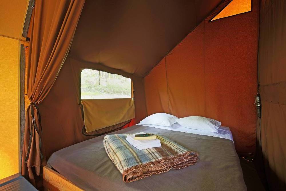 Tente Canadienne Wattwiller — Tente avec spa à Wattwiller (Haut-Rhin) à Saint-Genis-Les-Ollières — salle de bain