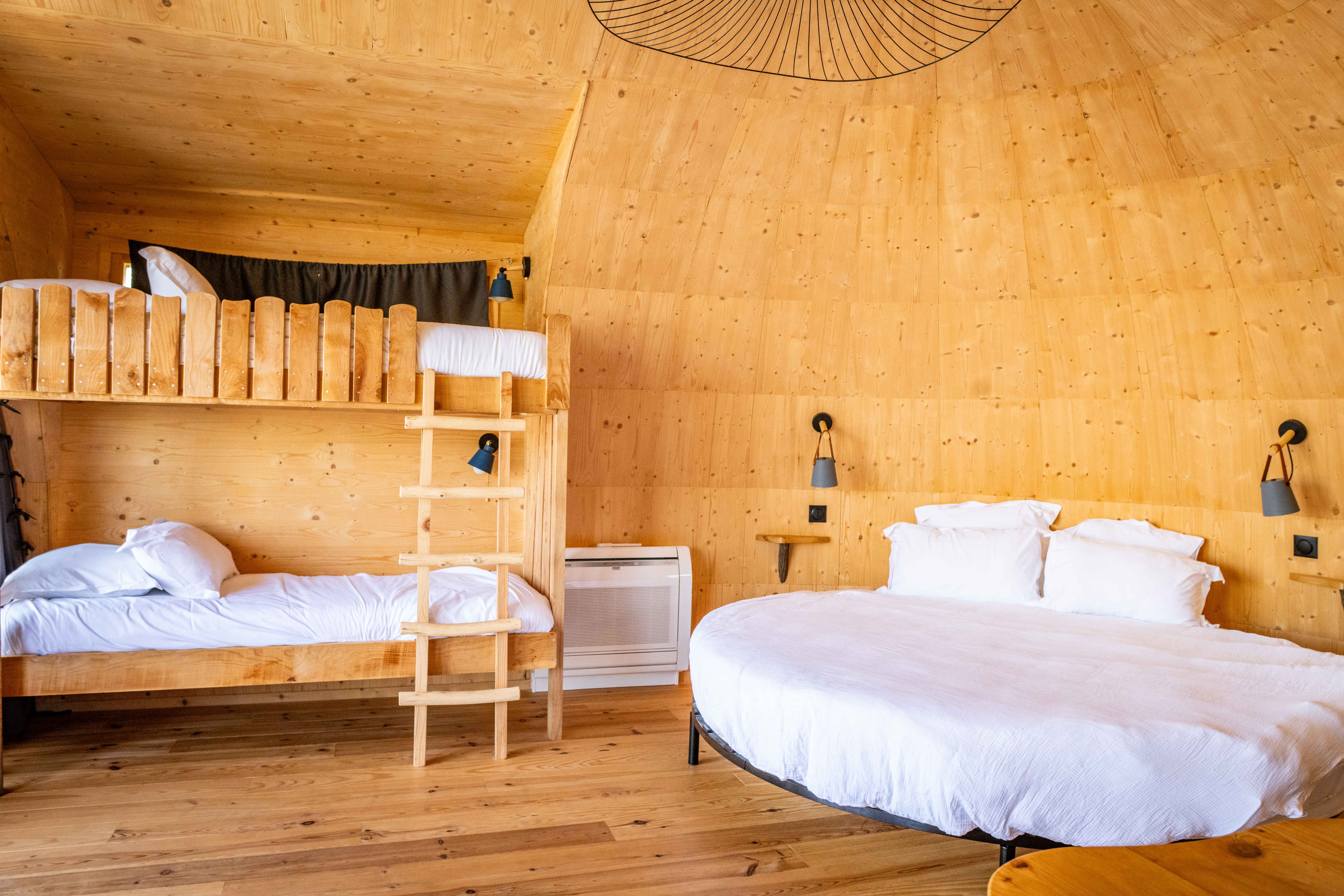 Cabane Spa les Flots — Cabane sur l'eau avec spa à Ain à Meillonnas — détail architectural