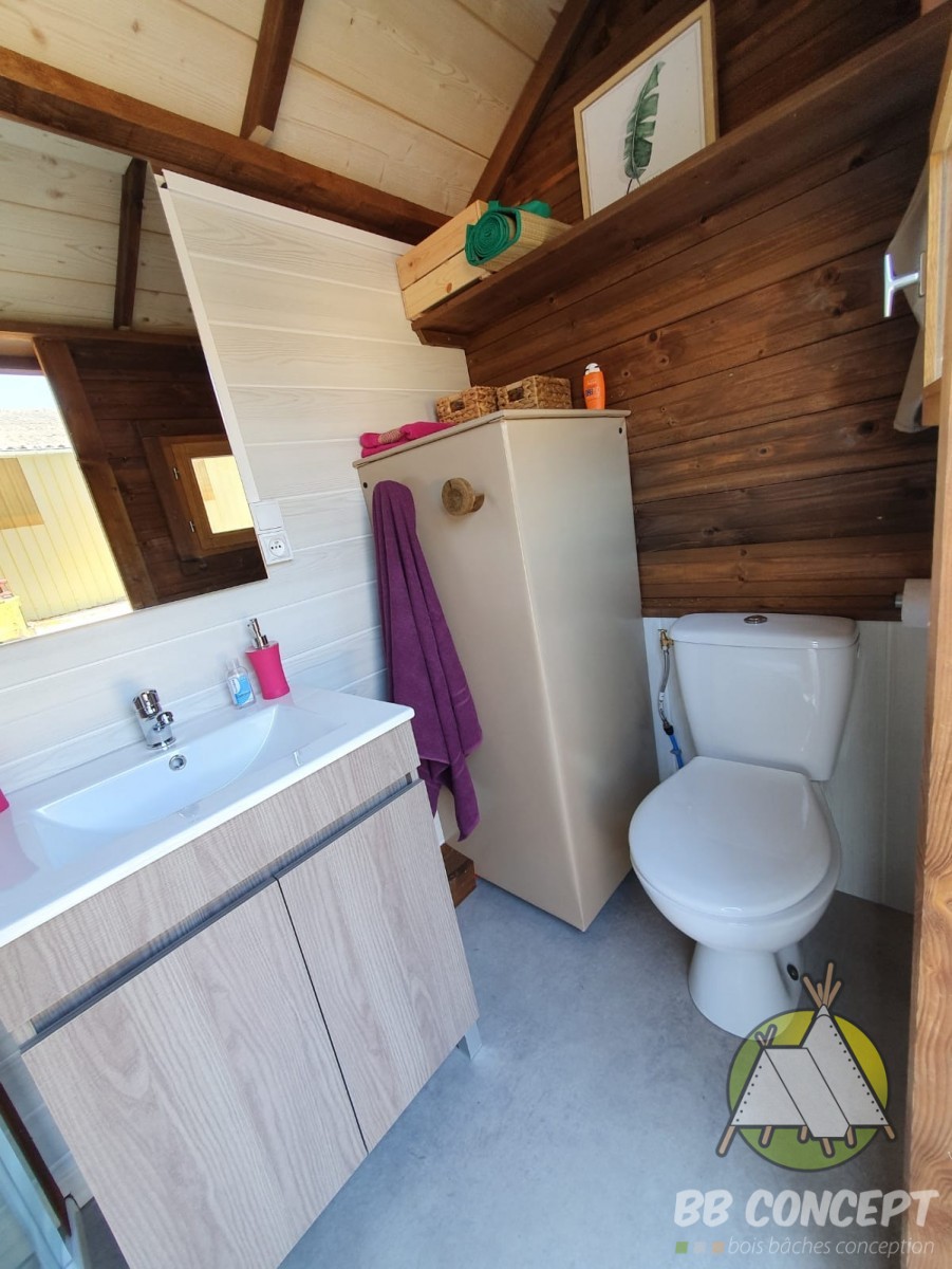 La p'tite Cabane flottante — Cabane sur pilotis avec spa à Gers à Riguepeu — chambre