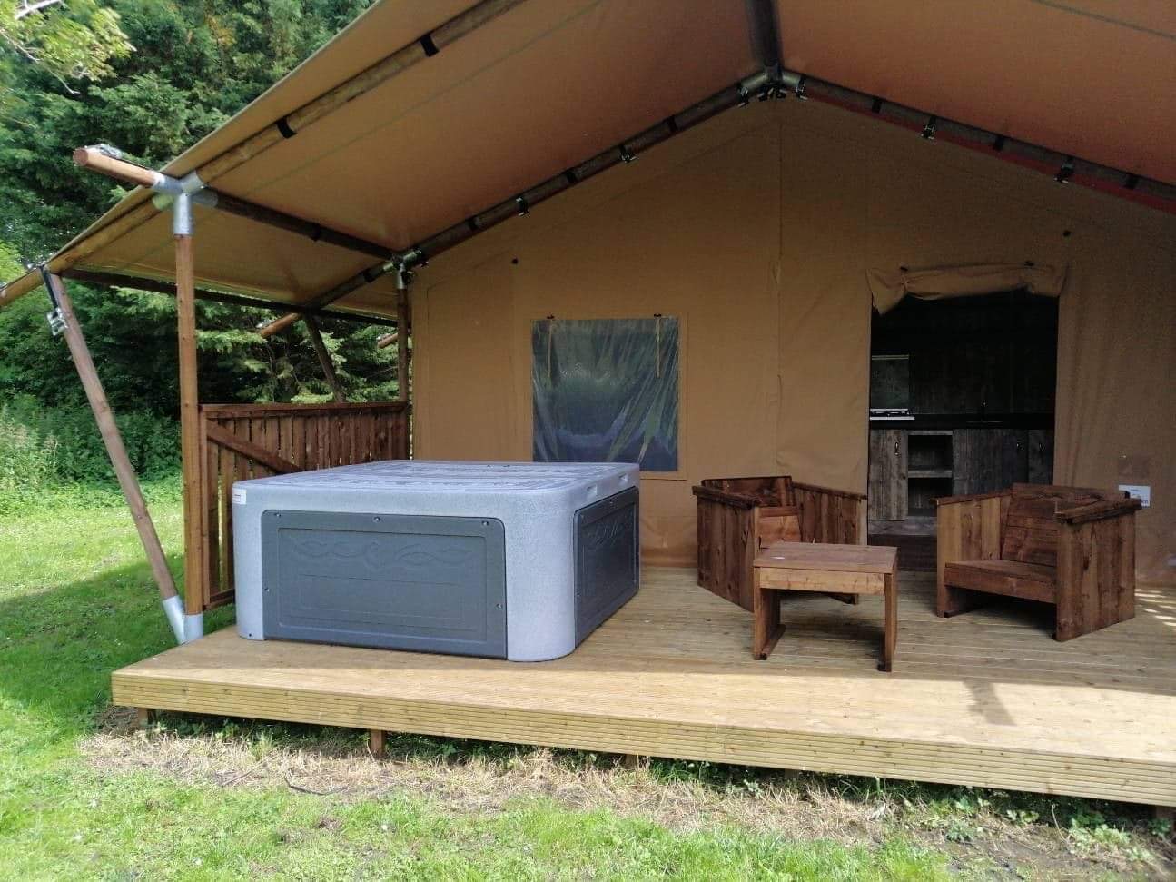 Tente Woody Safari & Spa — Lodge safari avec spa à Oise