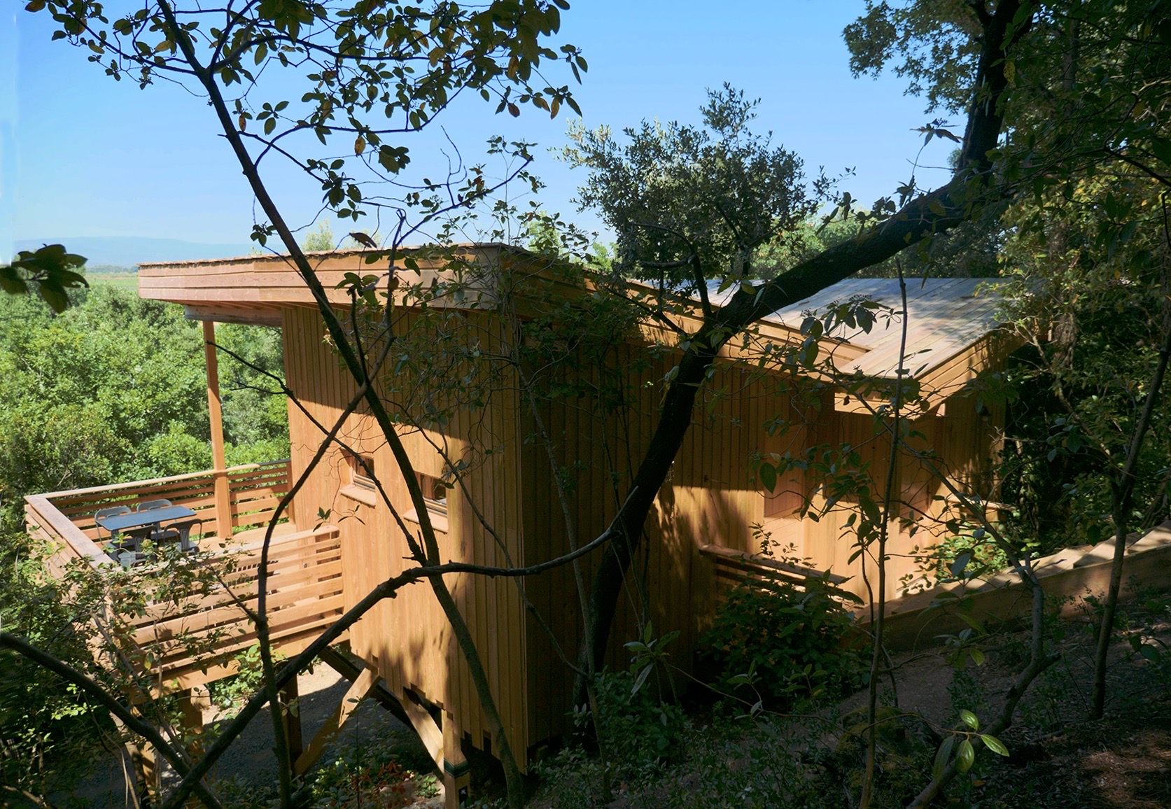 Cabane Chaumine : une échappée belle sur pilotis — Cabane à Villalier