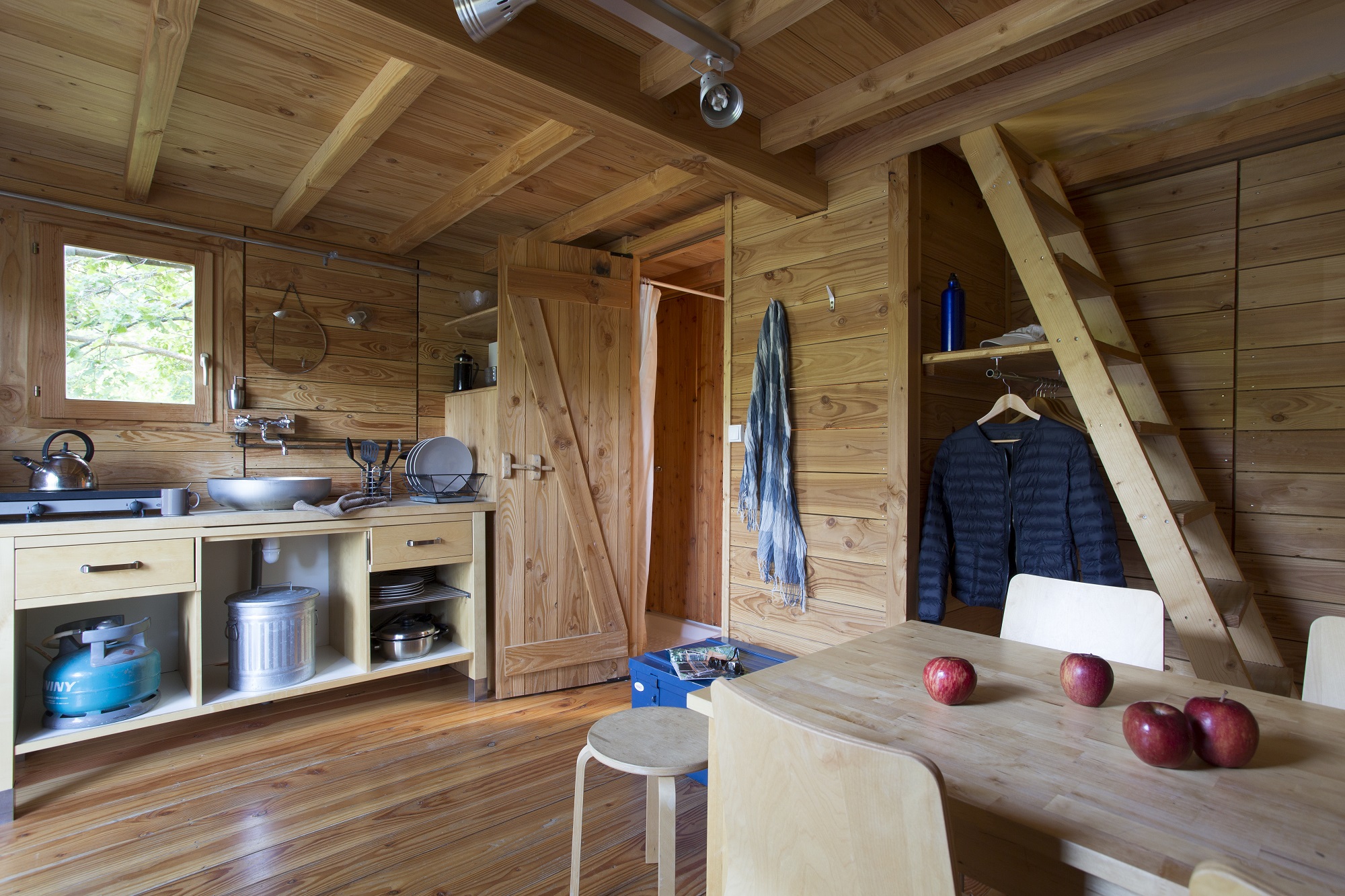 Cahutte Sud Ardèche : une cabane au cœur de la nature à Vagnas — espace de vie