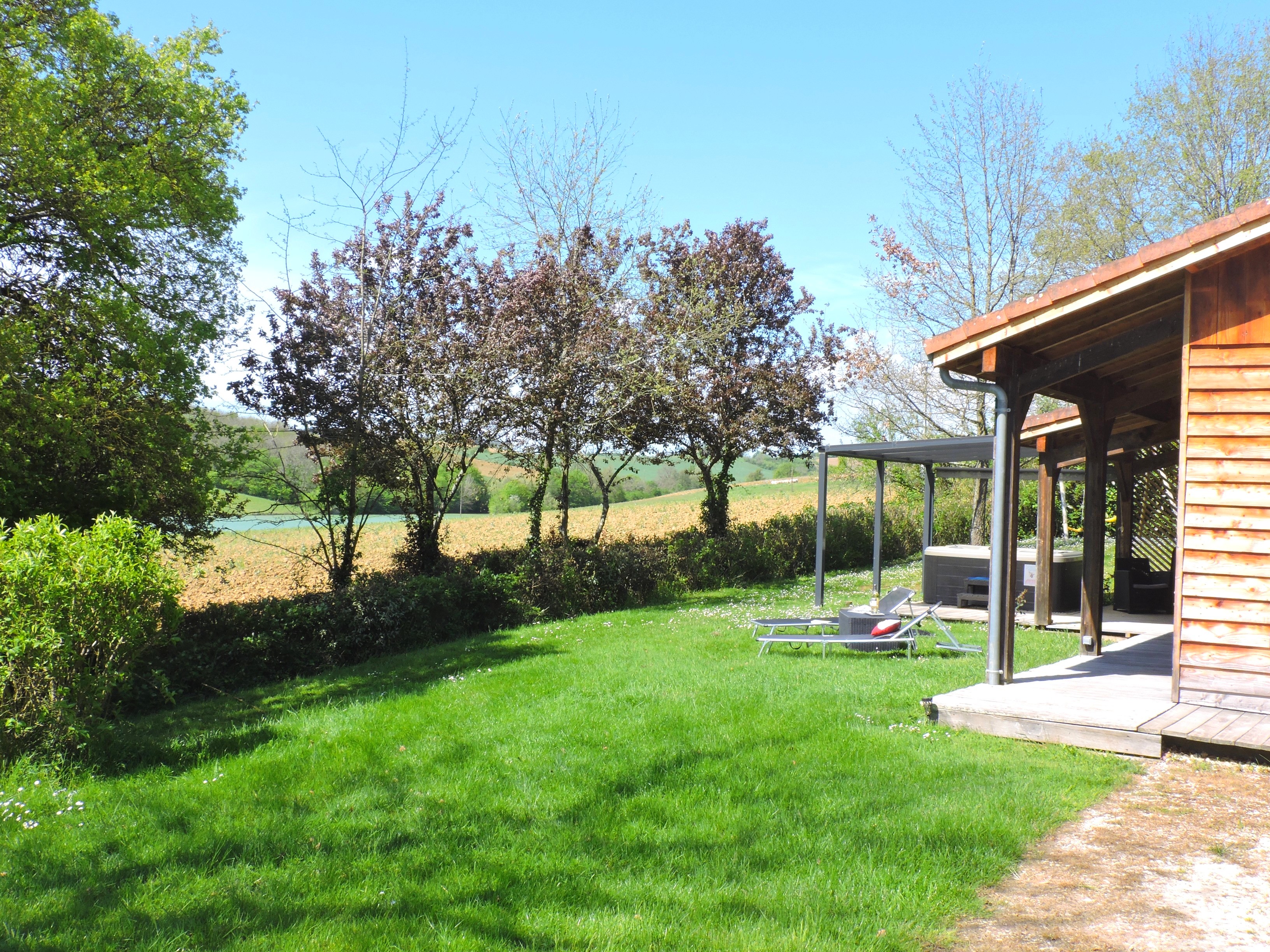 Chalet Spa Cèdre — Chalet avec jacuzzi à Gers à Bassoues — salle de bain