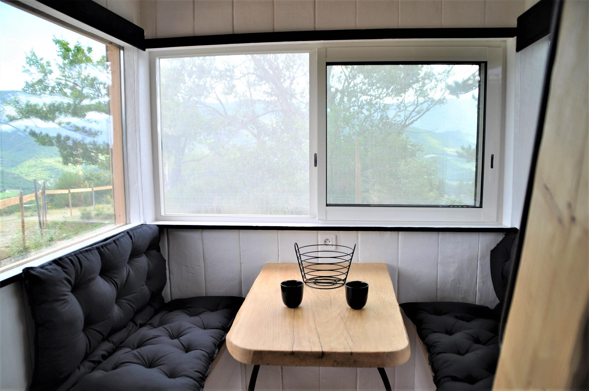 La Tiny de Peggy — Tiny House avec spa à Alpes-de-Haute-Provence à Sisteron — détail architectural
