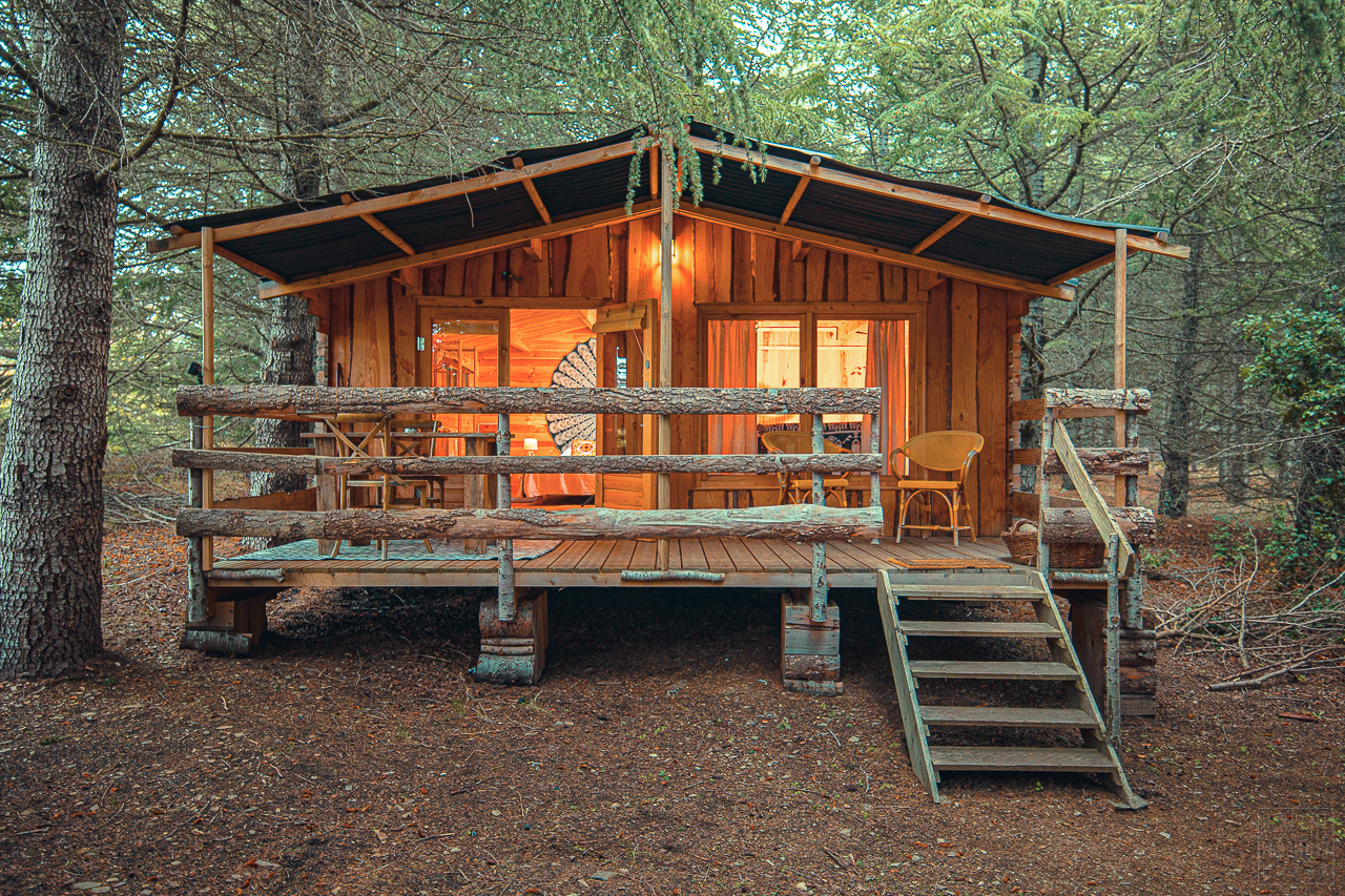 La Cabane des Trappeurs : une expérience immersive en pleine nature à terrain de pétanque — vue intérieure