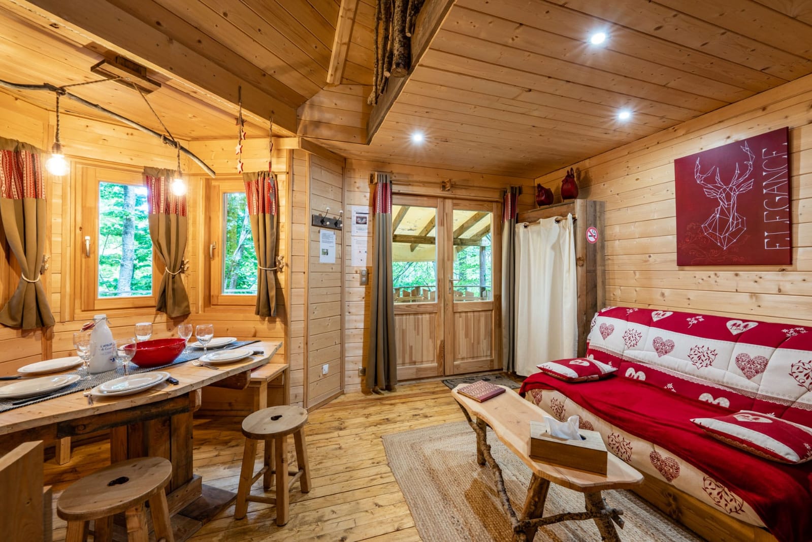 Cabane Spa Les Elfes : une escapade enchantée en hauteur à Saint Léger Les Mélèzes — salle de bain