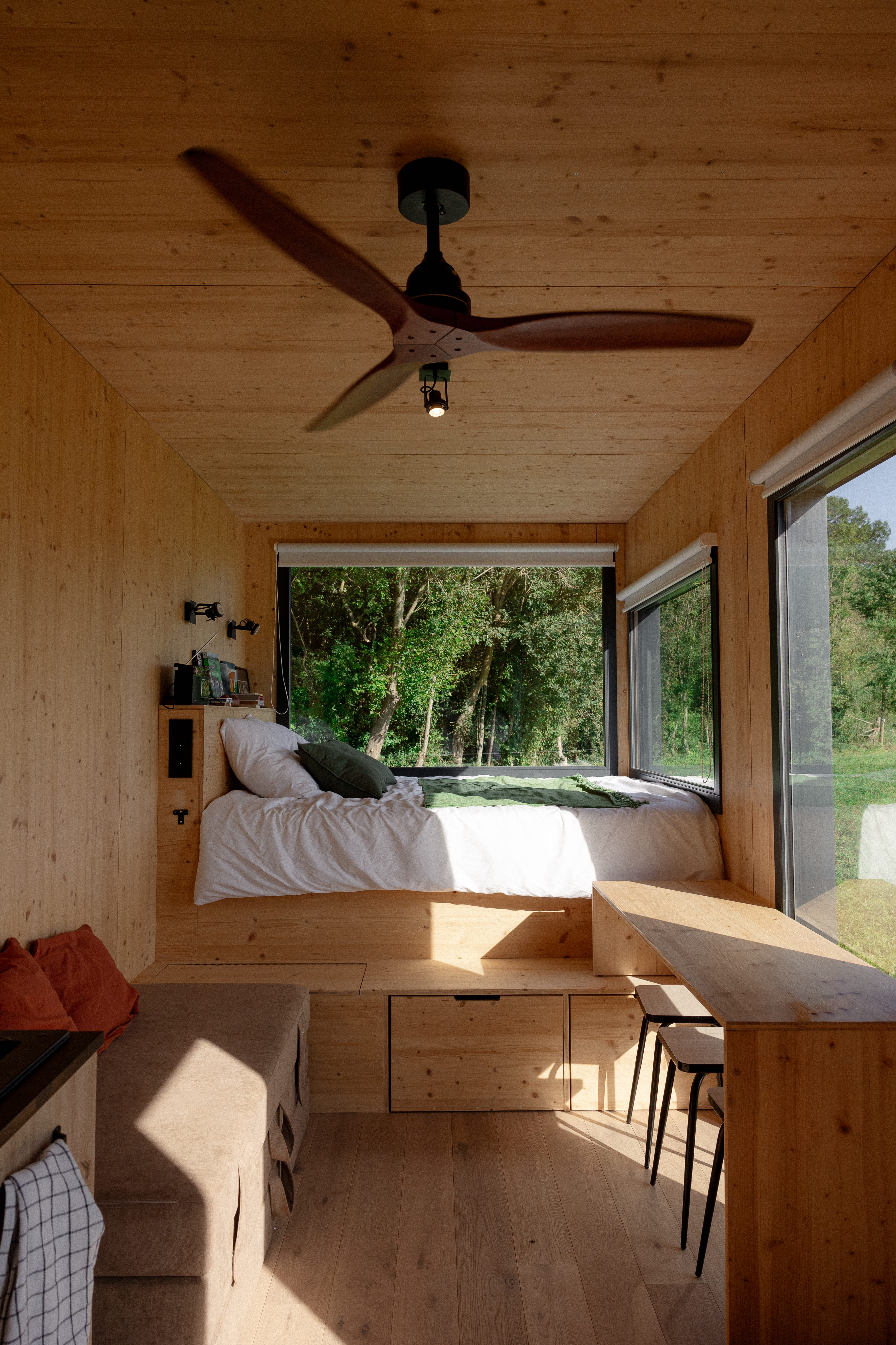 Une escapade insolite dans une tiny house au cœur de la nature à Saint-Mars-Vieux-Maisons — vue intérieure