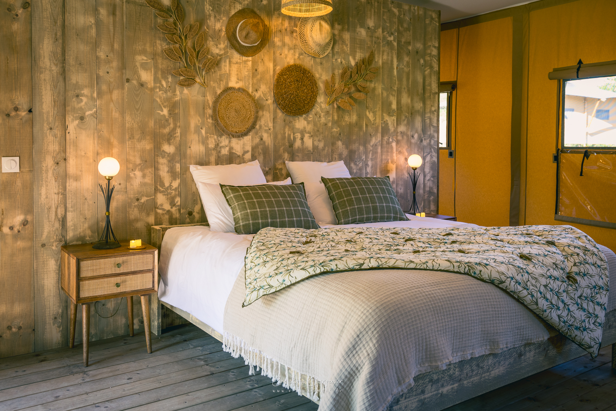 Valériane — Lodge safari avec spa privatif à Vienne à Vienne — espace de vie