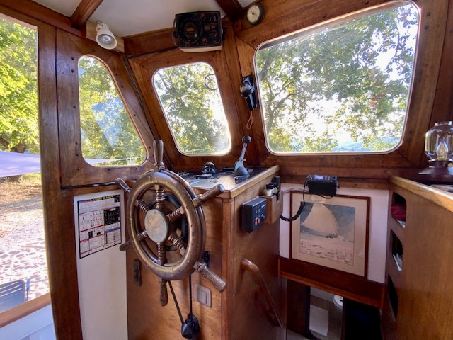 Vivez l'expérience unique du bateau Gérard L'Hermite en Provence à Figanières — espace de vie
