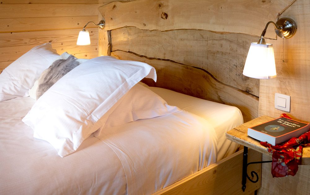 Cabane Cagna : une échappée sur pilotis en pleine nature à Villalier — chambre