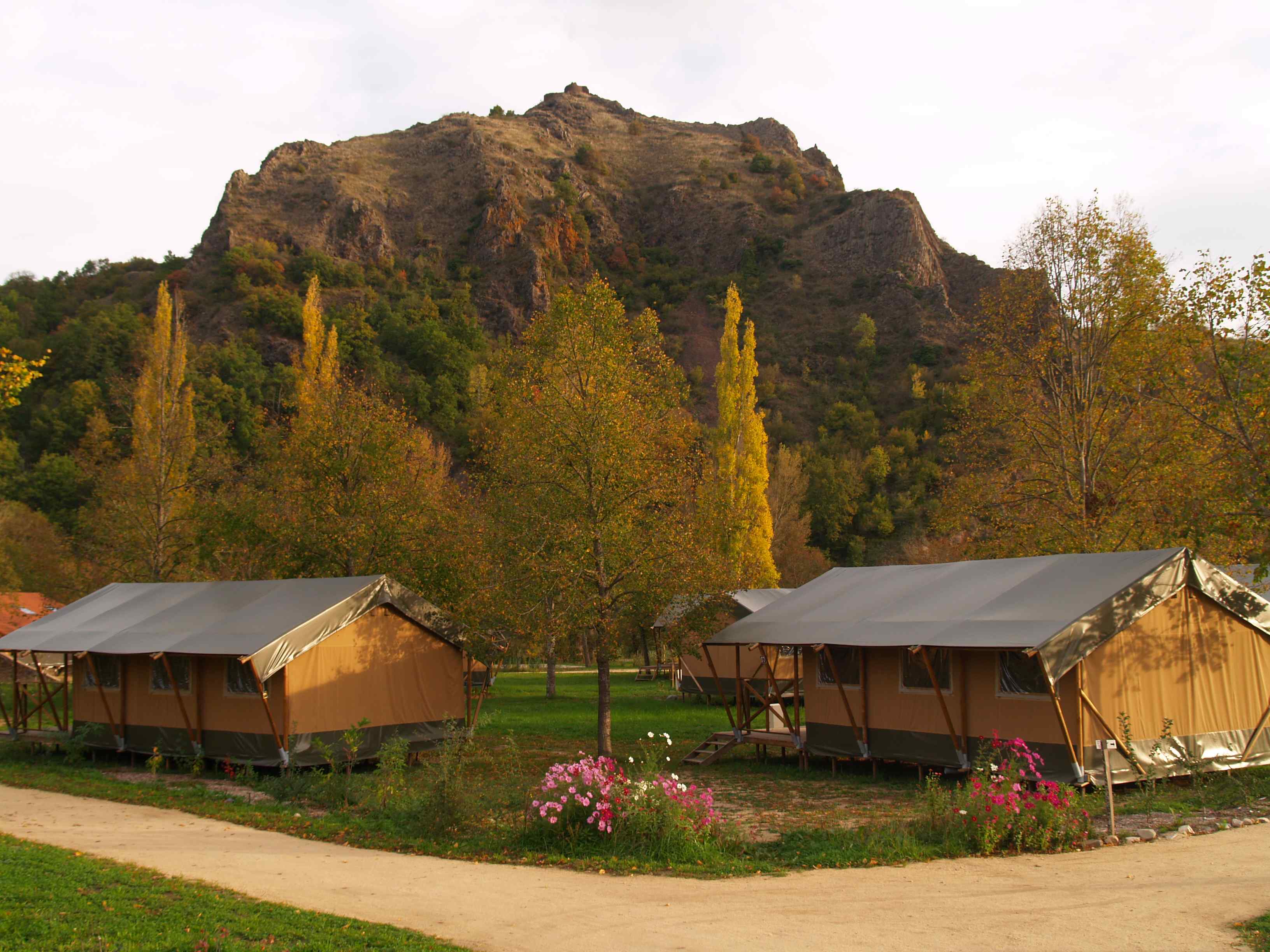Lodge Safari : une immersion au cœur de l'Auvergne à Chamalières-Sur-Loire — salle de bain