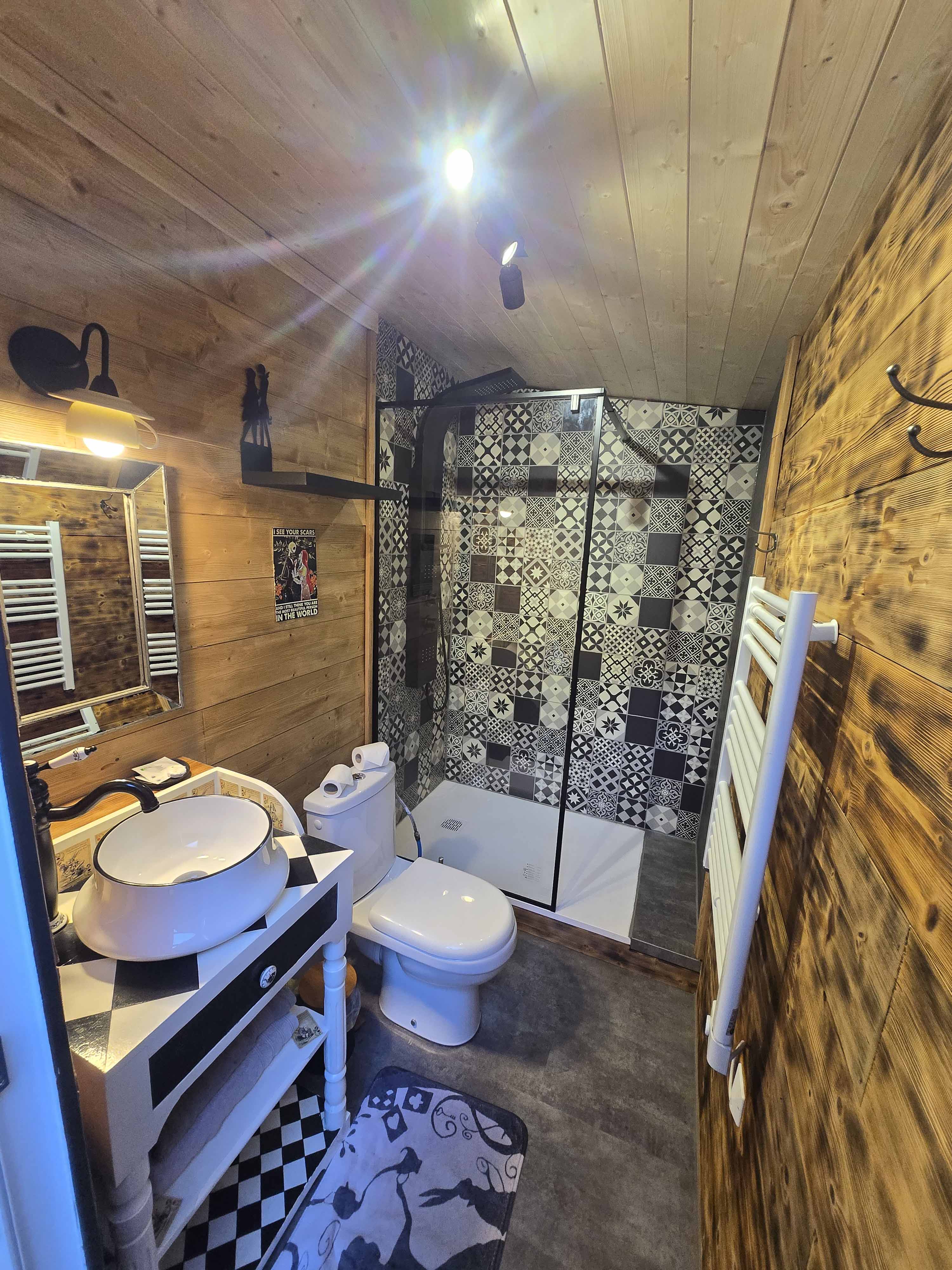 La Cabane de Mister Jack — Cabane avec spa à Savoie à Chambéry — espace de vie