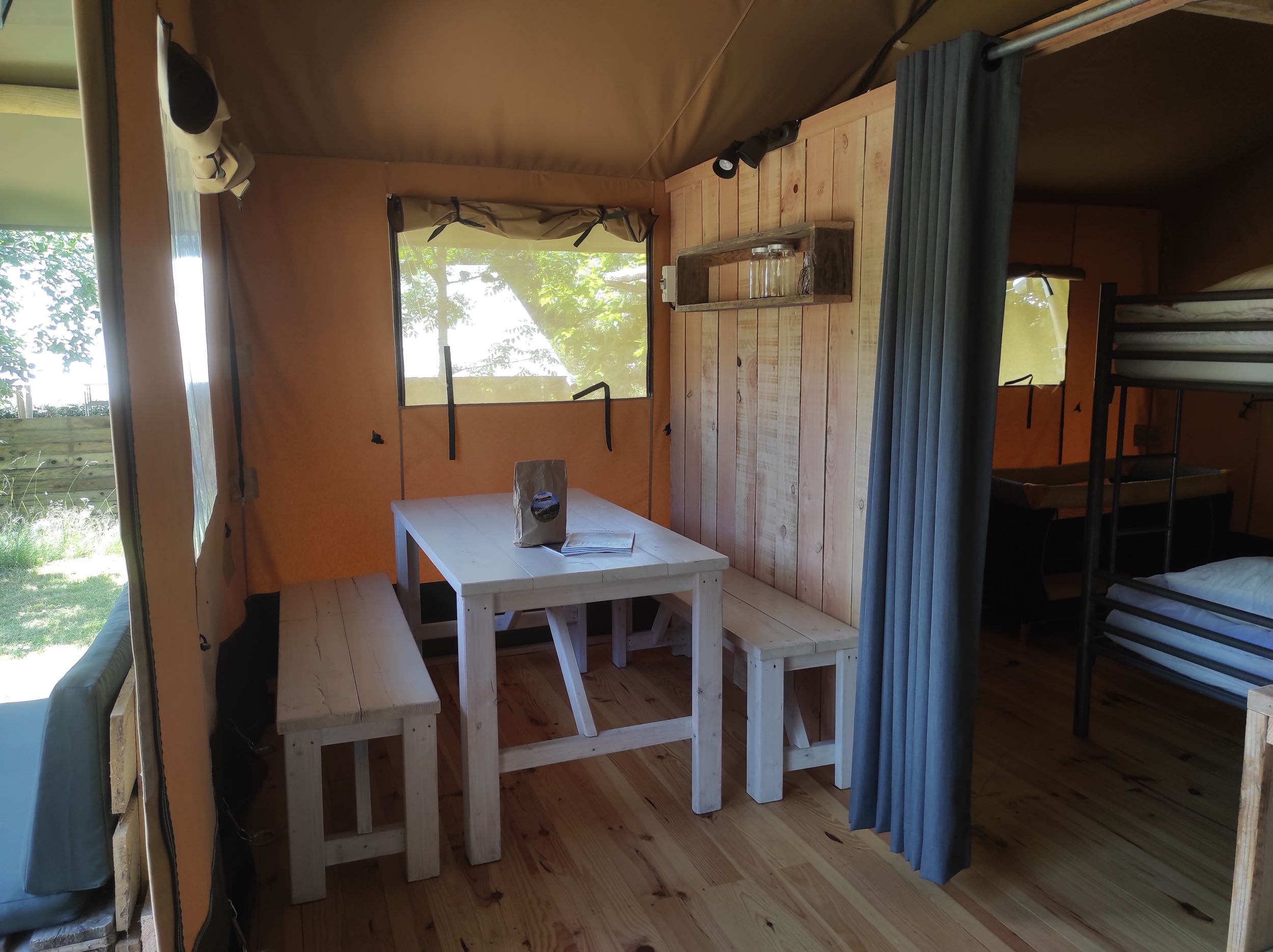 Safari lodge La Chabanne : une expérience immersive en pleine nature à Châtel-Montagne — espace de vie