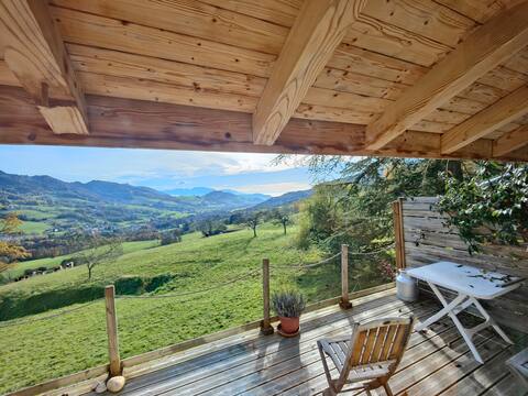 Refuge insolite avec vue panoramique — Maison authentique en Haute-Savoie à Burdignin — détail architectural