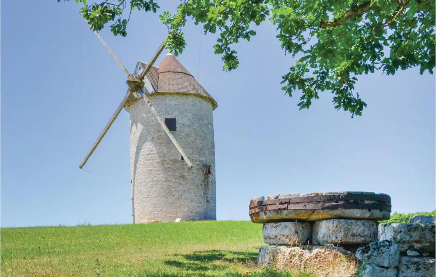 Moulin de Loubatière — Séjour romantique avec vue panoramique à Roquecor (Tarn-et-Garonne) à Roquecor — environnement naturel