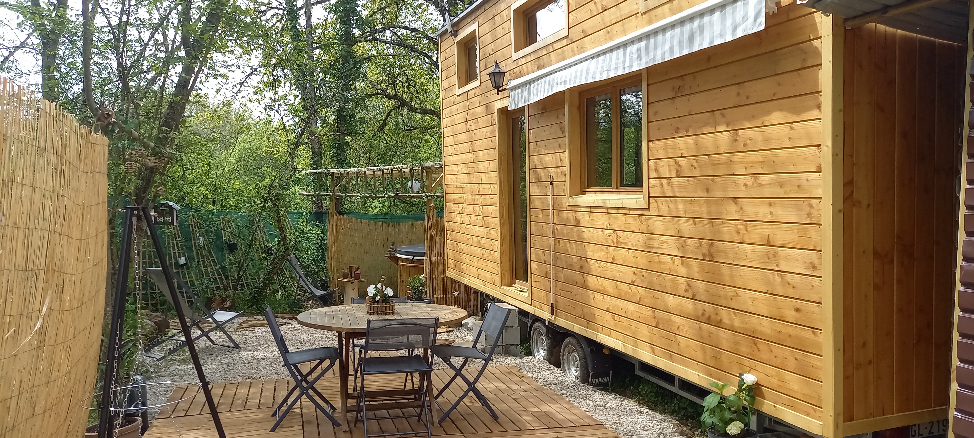 Évasion dans une tiny house avec spa en pleine nature