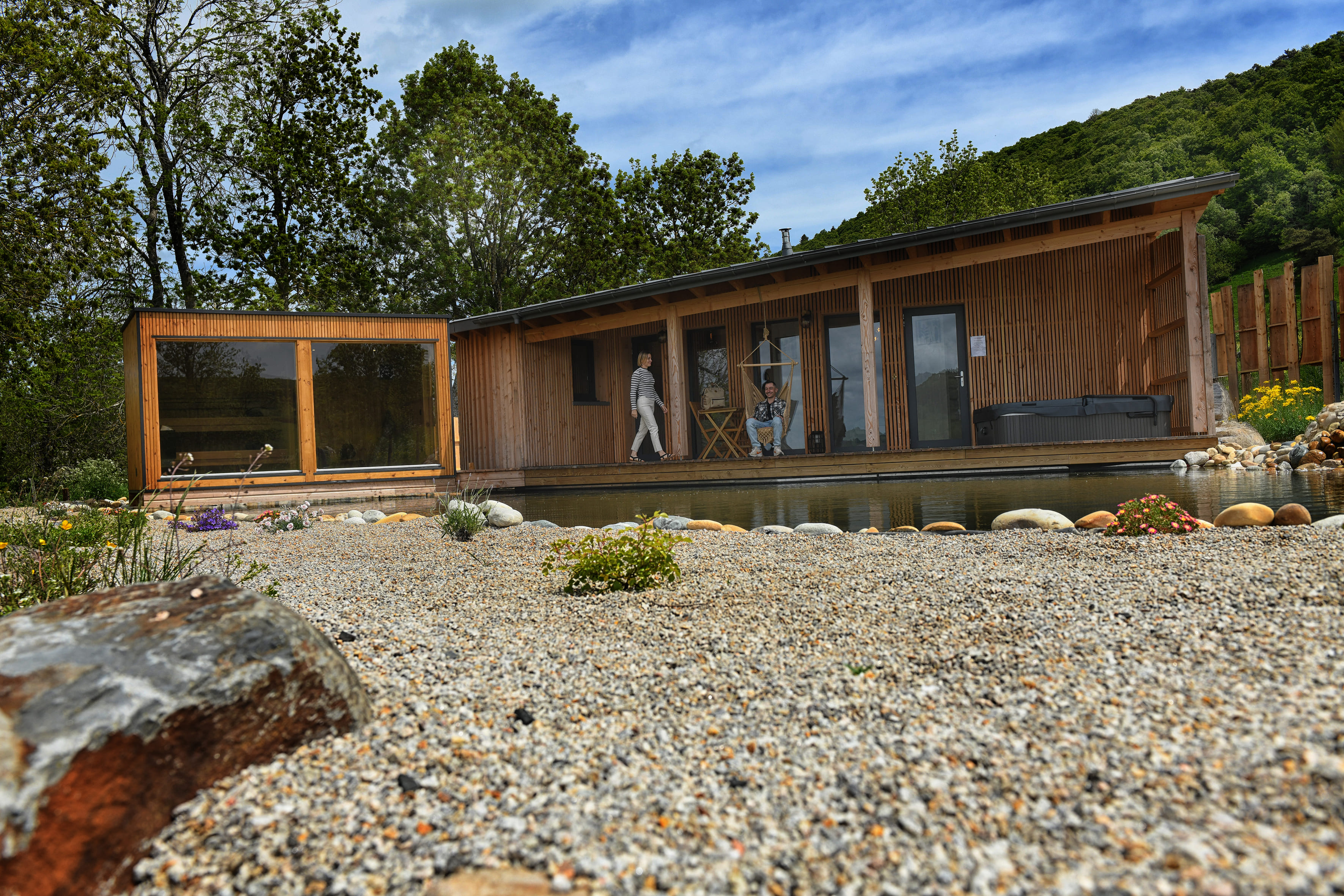Cabane sur pilotis avec spa et sauna en Auvergne