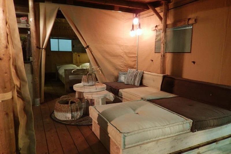 Safari Lodge : une expérience immersive en pleine nature à Batilly-En-Puisaye — chambre
